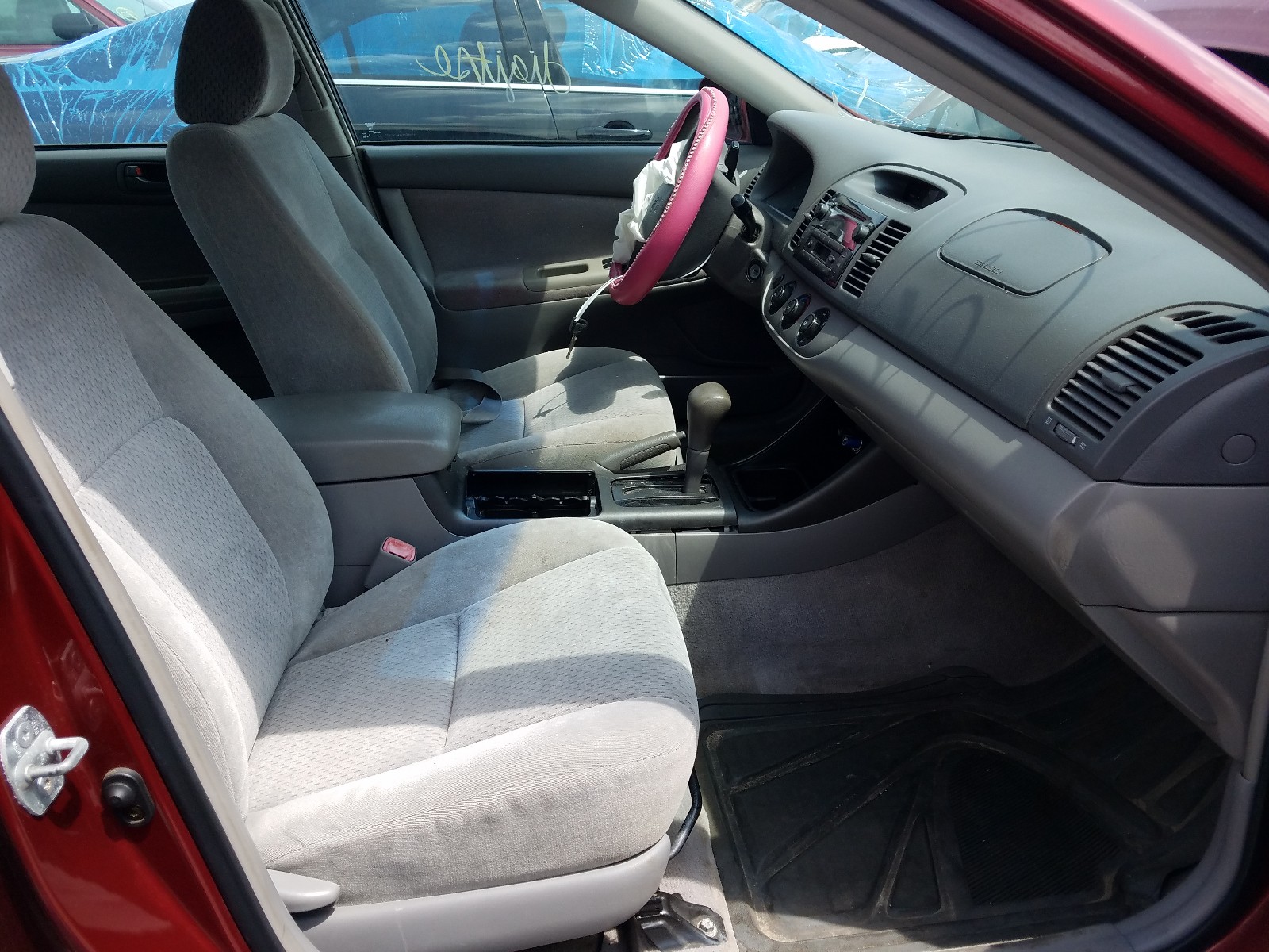 Photo 5 from auction – 2004 TOYOTA CAMRY LE with VIN 4T1BE32KX4U280627
