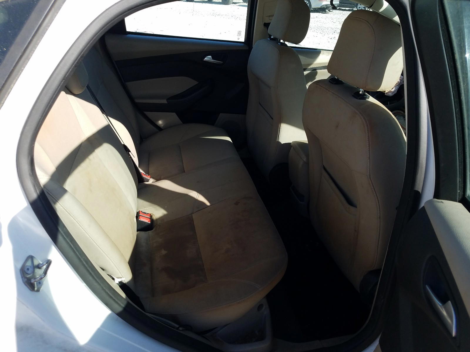 Photo 6 from auction – 2016 FORD FOCUS SE with VIN 1FADP3F23GL224028