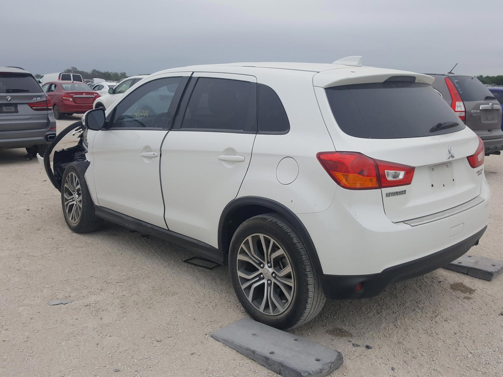Photo 3 from auction – 2017 MITSUBISHI OUTLANDER with VIN JA4AP3AU2HZ056669