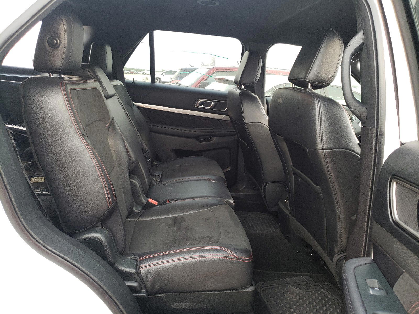 Photo 6 from auction – 2019 FORD EXPLORER X with VIN 1FM5K7D87KGB06914