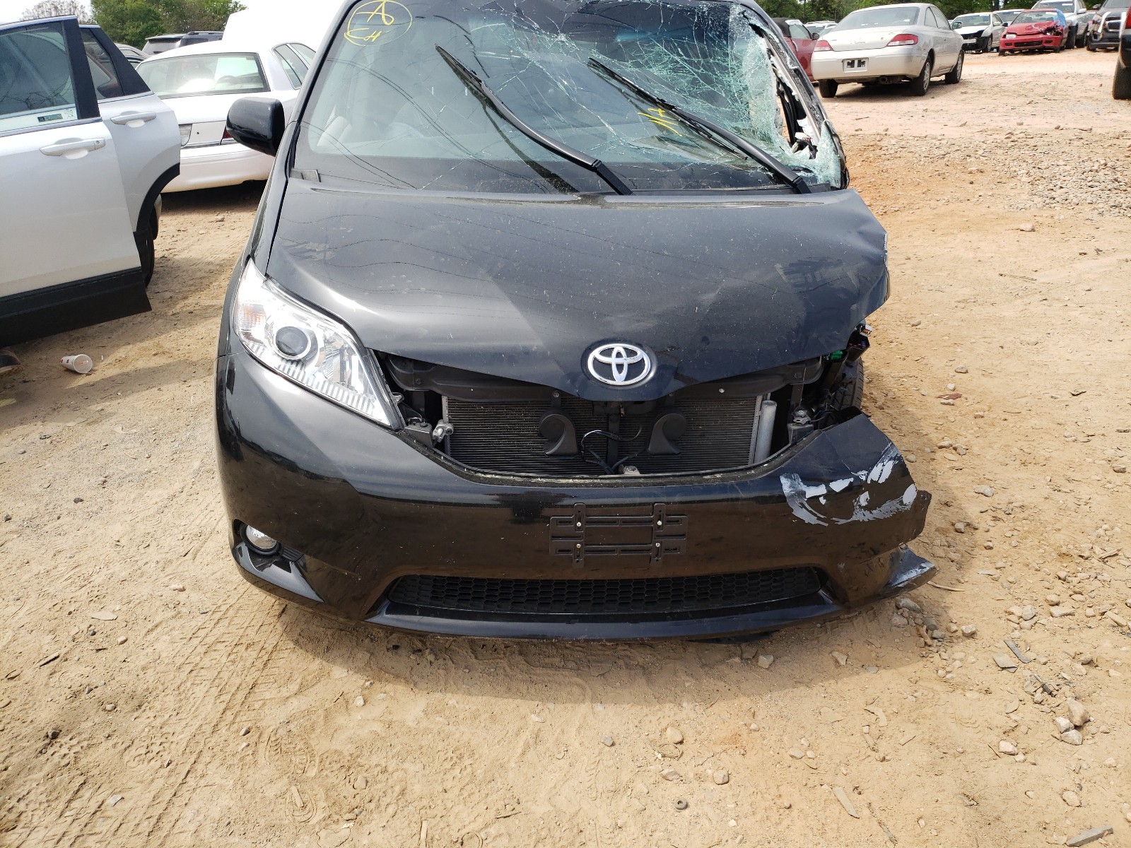 Photo 9 from auction – 2017 TOYOTA SIENNA XLE with VIN 5TDYZ3DC5HS893208