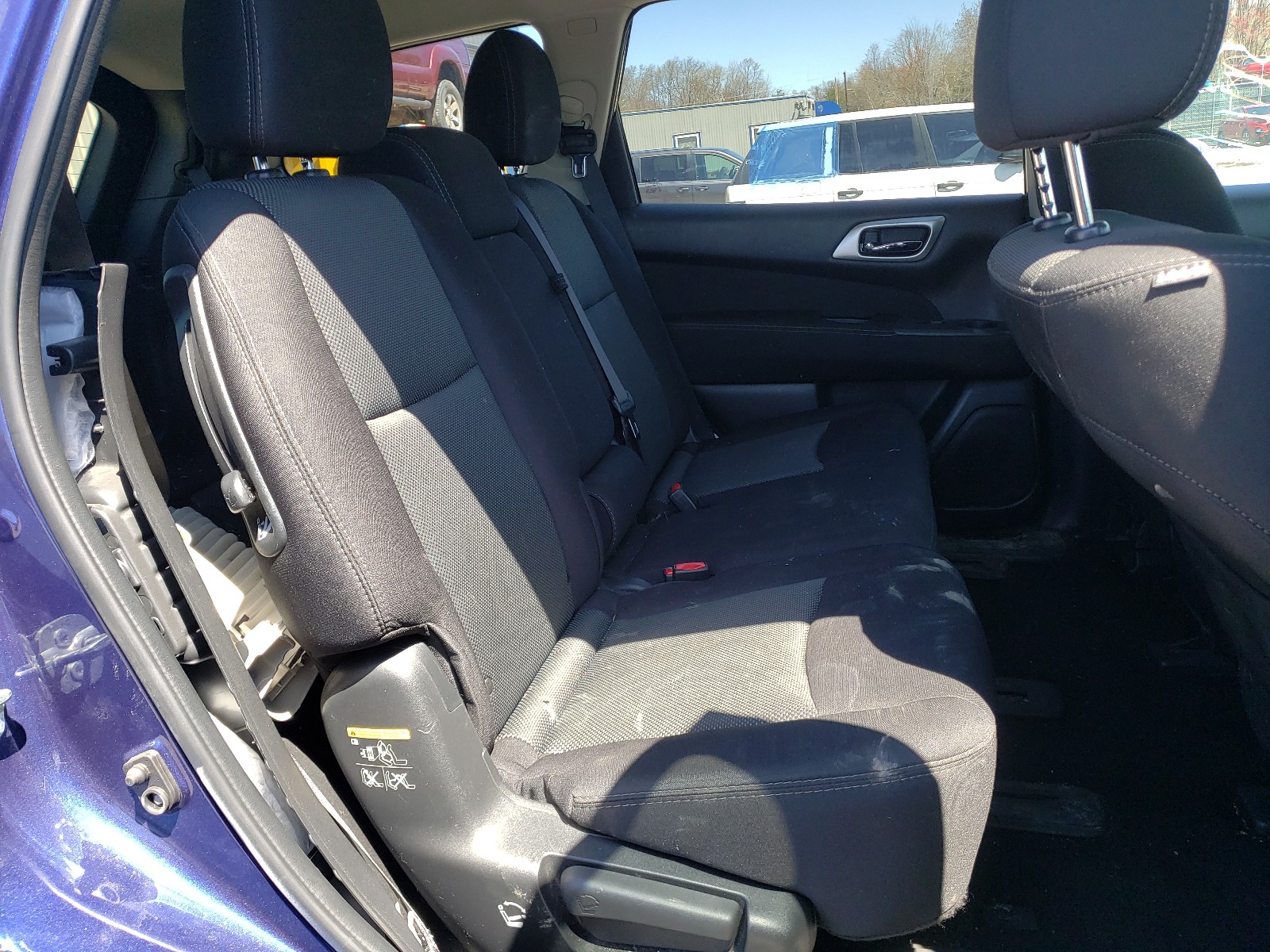 Photo 6 from auction – 2017 NISSAN PATHFINDER with VIN 5N1DR2MM5HC685117