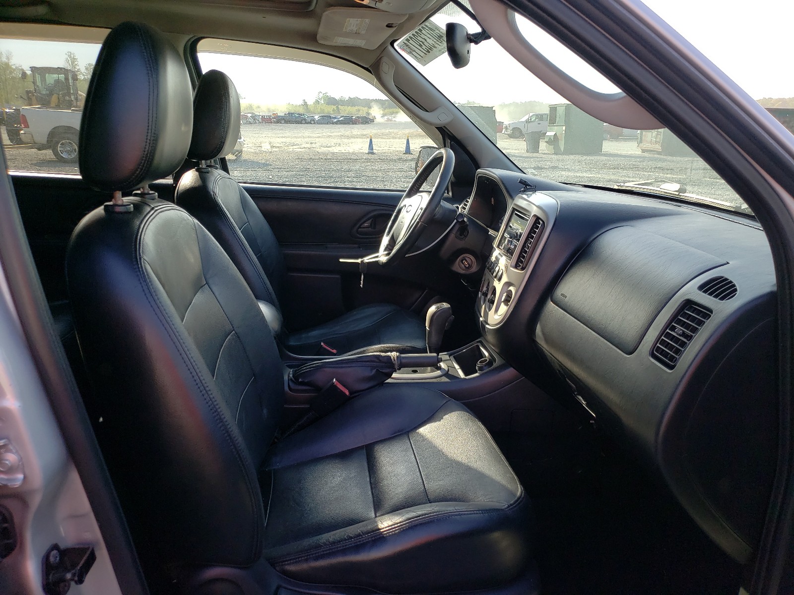 Photo 5 from auction – 2005 FORD ESCAPE with VIN 1FMYU94165KB51253