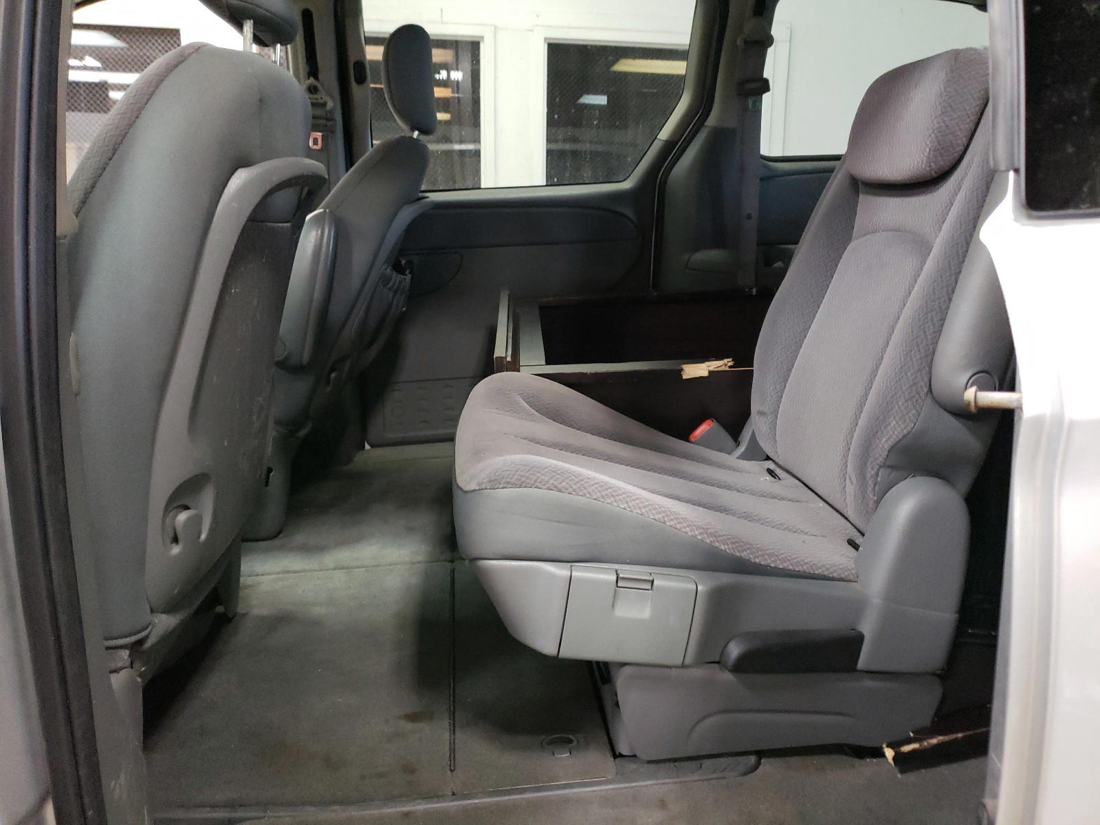 Photo 6 from auction – 2005 DODGE GRAND CARA with VIN 2D4GP44L55R600101