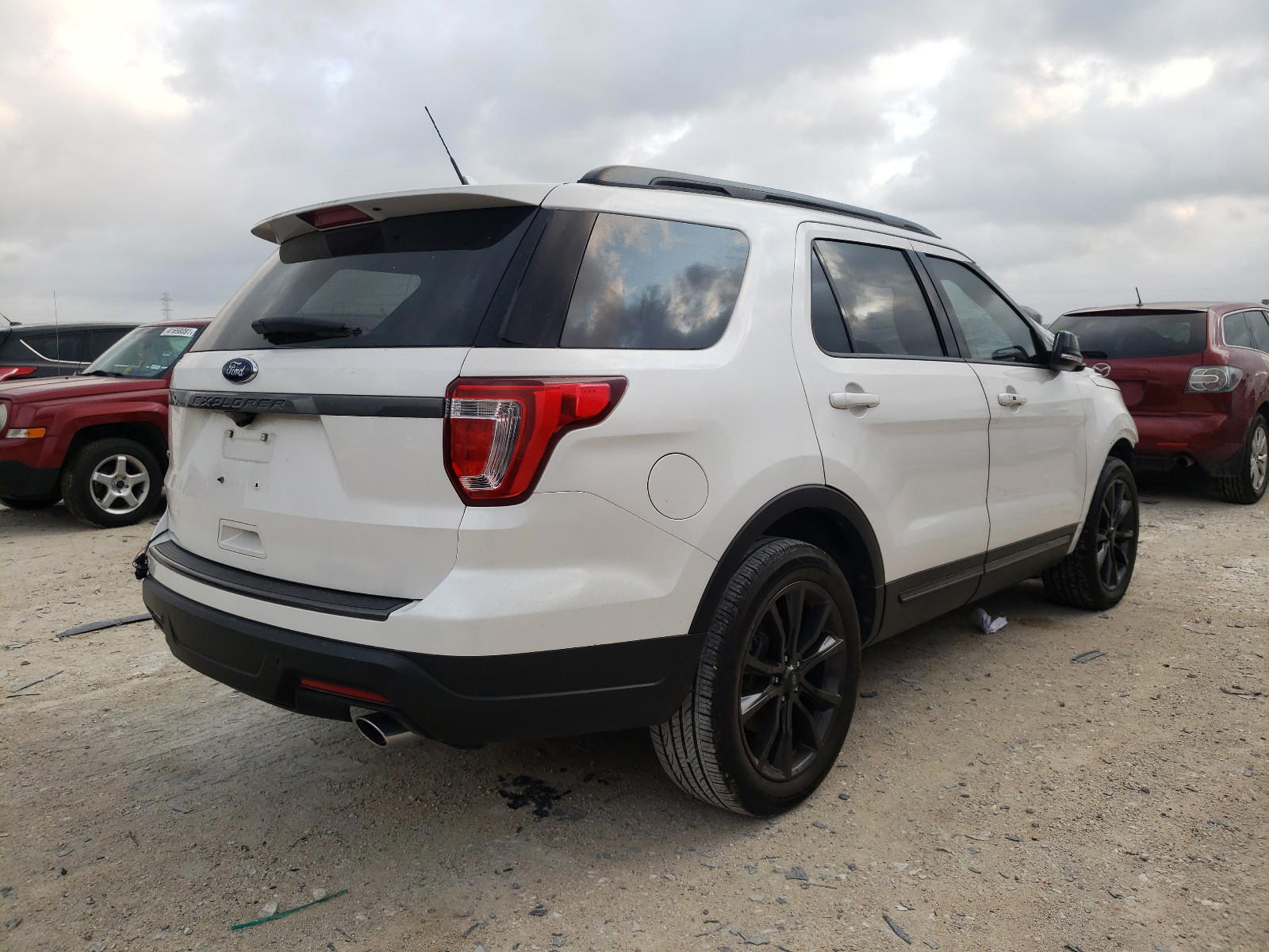 Photo 4 from auction – 2019 FORD EXPLORER X with VIN 1FM5K7D87KGB06914
