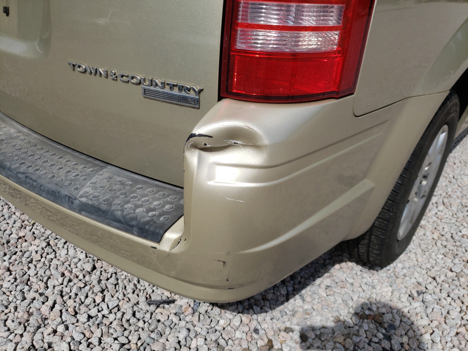 Photo 9 from auction – 2010 CHRYSLER TOWN & COU with VIN 2A4RR4DE3AR226383