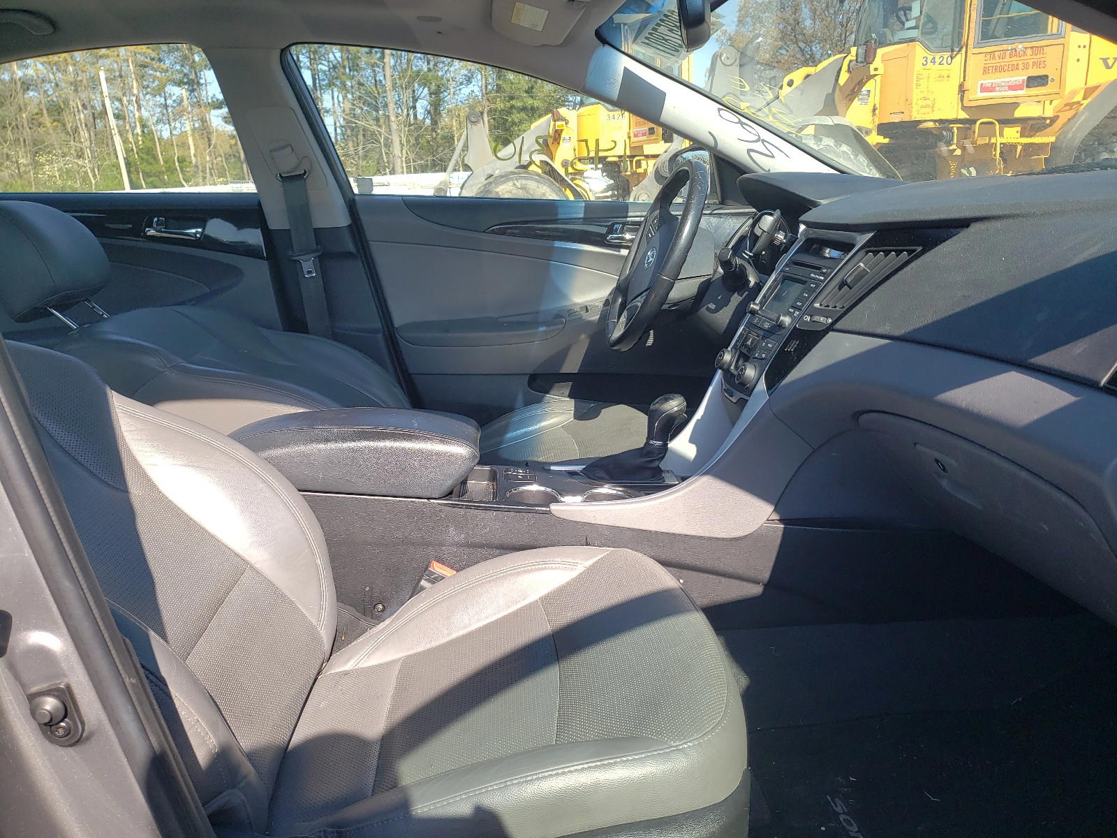 Photo 5 from auction – 2014 HYUNDAI SONATA SE with VIN 5NPEC4AC2EH846802
