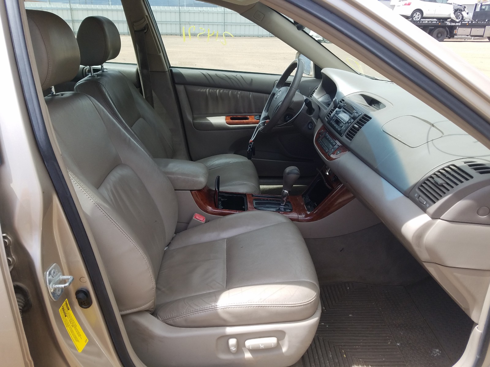 Photo 5 from auction – 2005 TOYOTA CAMRY LE with VIN 4T1BF30K75U591112