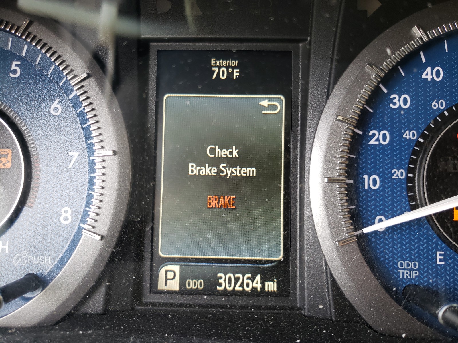 Photo 8 from auction – 2017 TOYOTA SIENNA XLE with VIN 5TDYZ3DC5HS893208