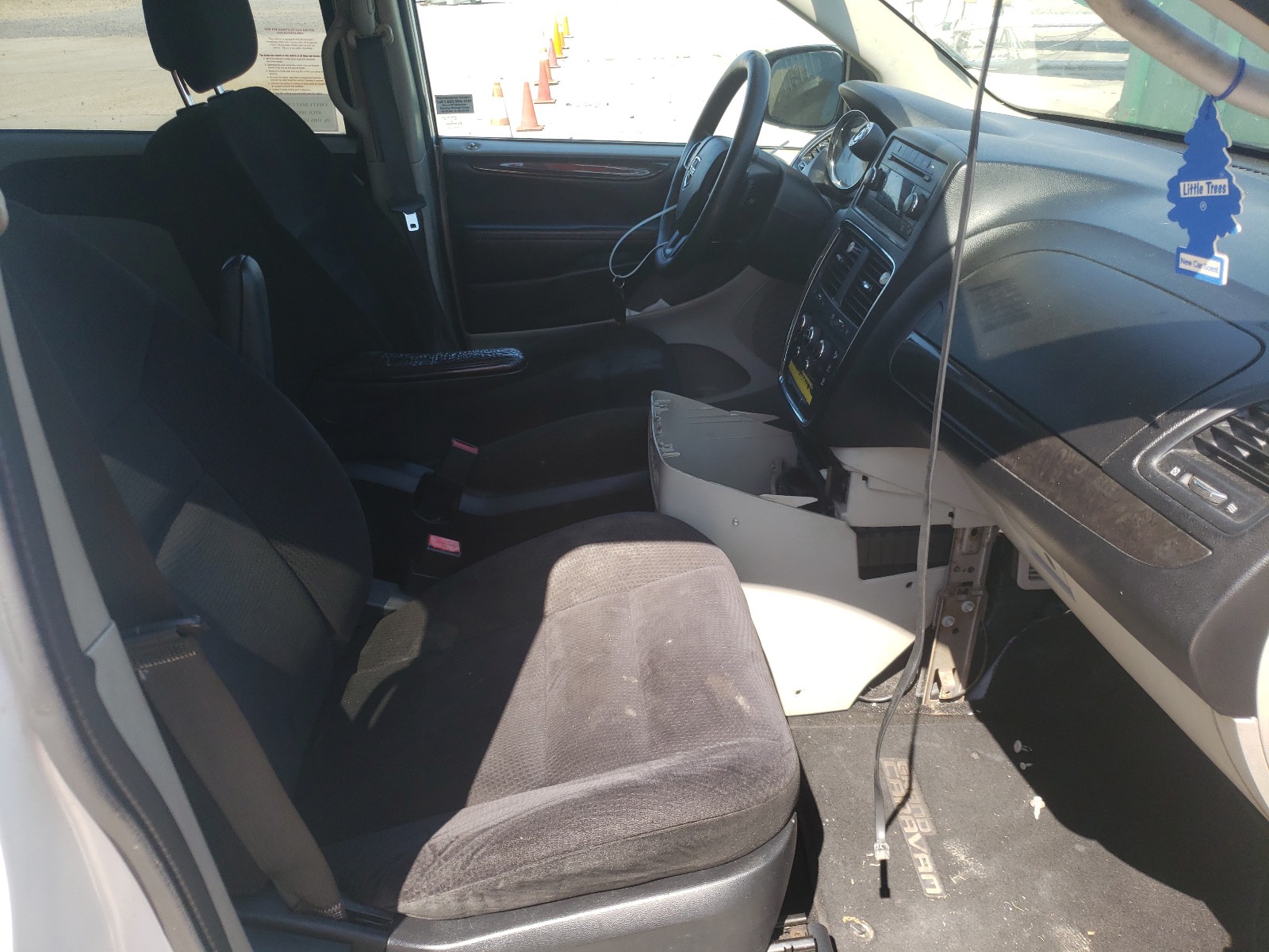 Photo 5 from auction – 2015 DODGE GRAND CARA with VIN 2C4RDGBG1FR569162