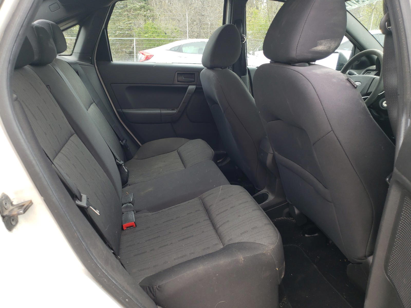 Photo 6 from auction – 2011 FORD FOCUS SE with VIN 1FAHP3FN5BW122216