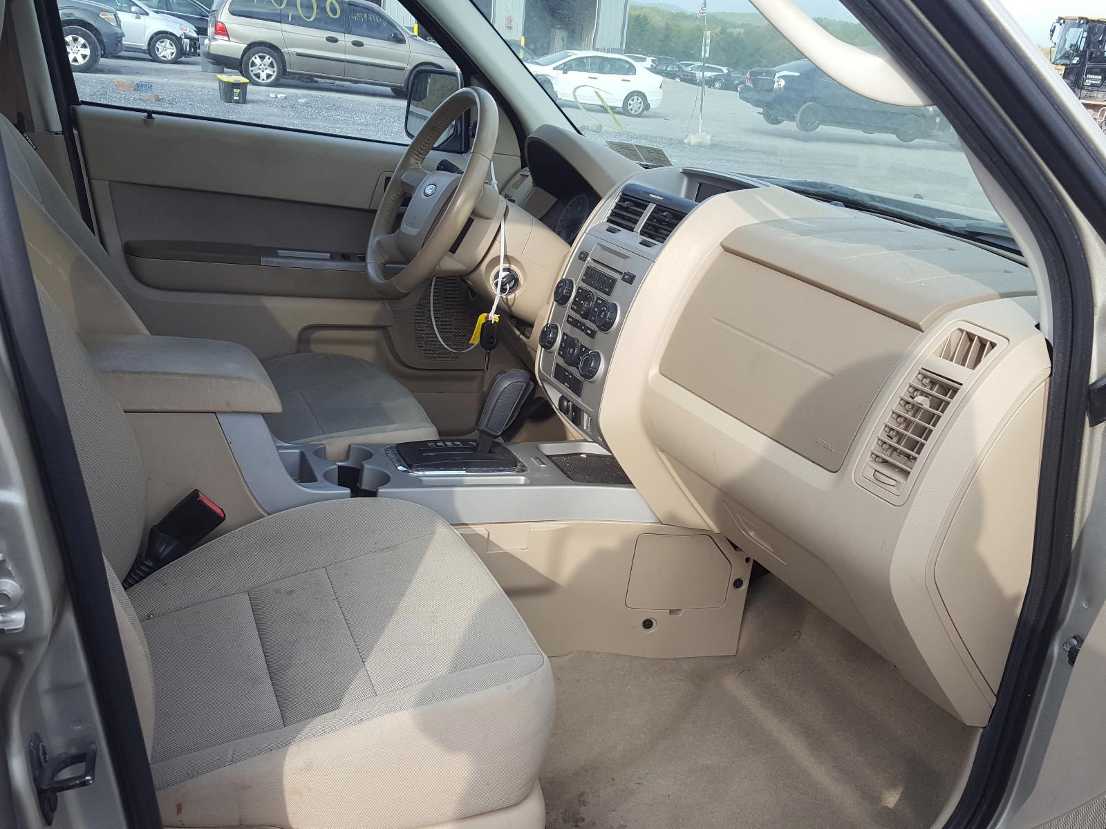 Photo 5 from auction – 2010 FORD ESCAPE XLT with VIN 1FMCU9DG2AKD37011