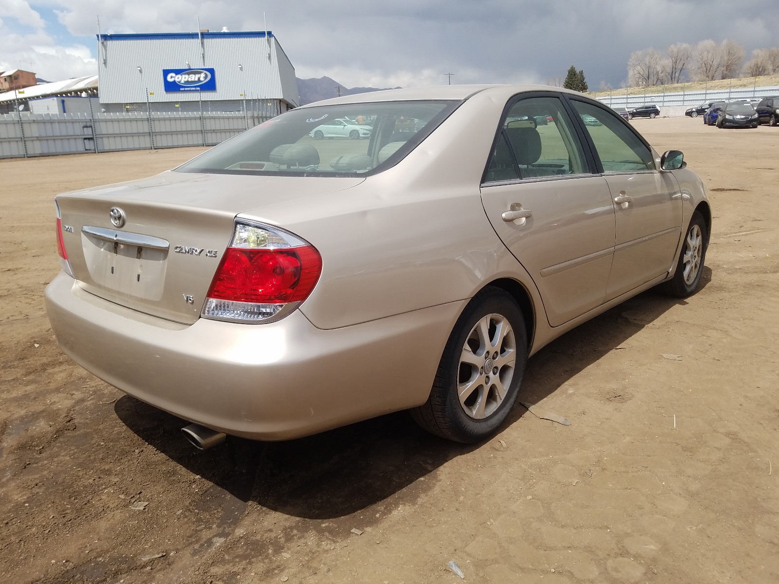 Photo 4 from auction – 2005 TOYOTA CAMRY LE with VIN 4T1BF30K75U591112