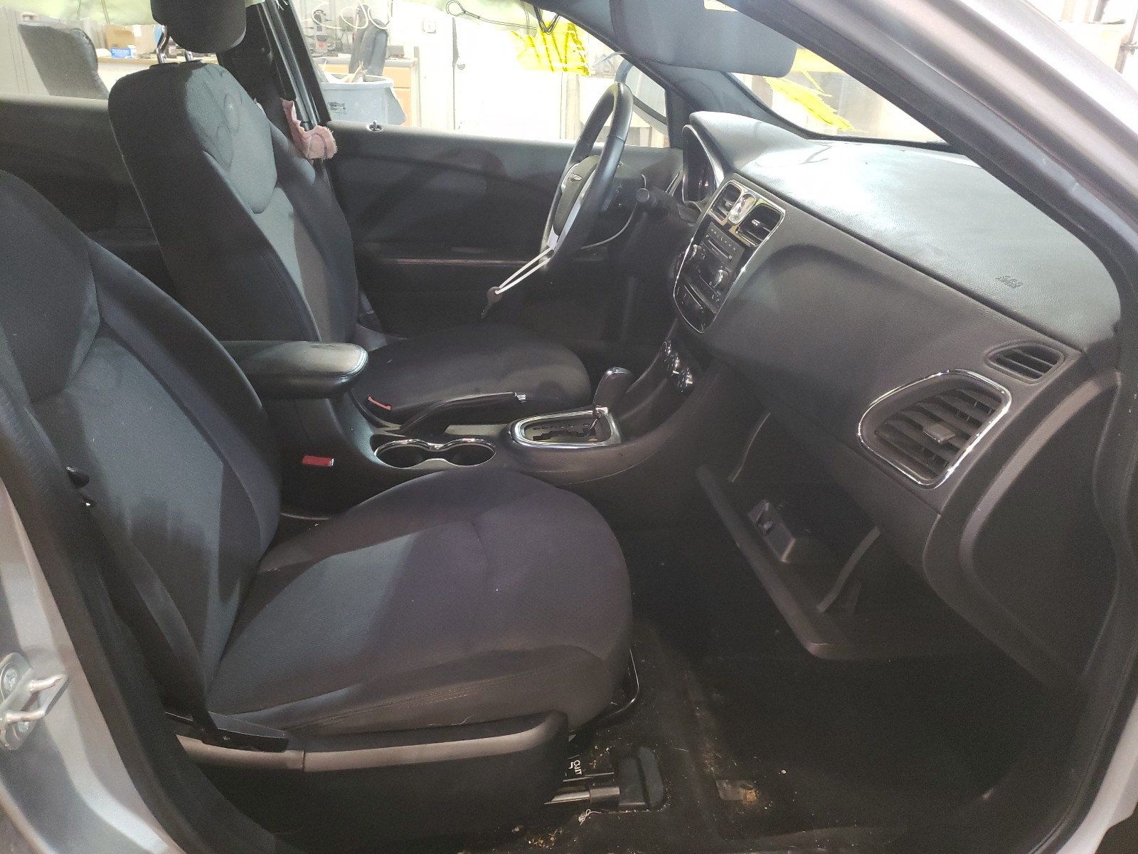Photo 5 from auction – 2014 CHRYSLER 200 TOURIN with VIN 1C3CCBBB3EN177302
