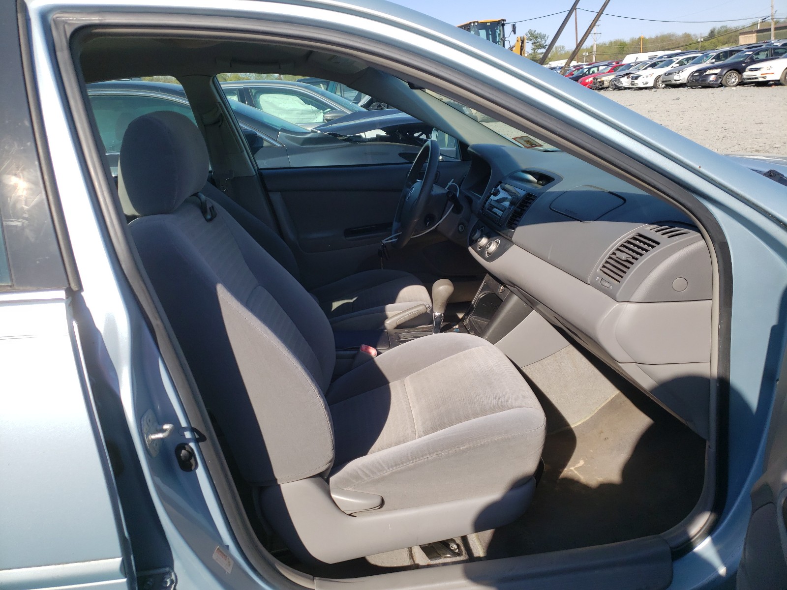 Photo 5 from auction – 2006 TOYOTA CAMRY with VIN 4T1BE32KX6U749069
