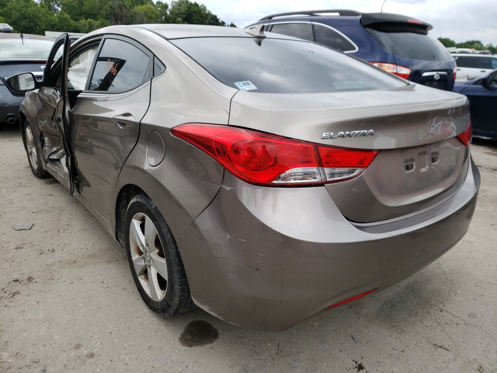 Photo 3 from auction – 2013 HYUNDAI ELANTRA GL with VIN 5NPDH4AEXDH290977