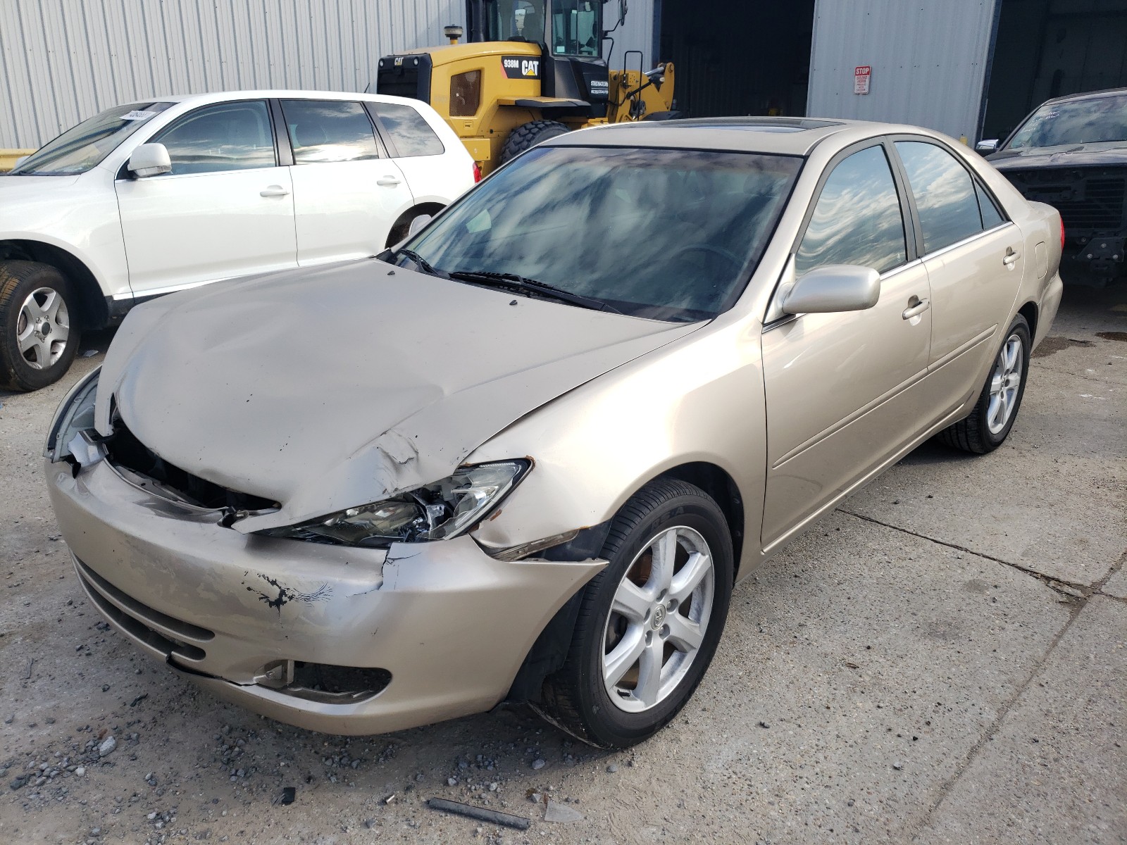 Photo 2 from auction – 2004 TOYOTA CAMRY LE with VIN JTDBE32K240251201
