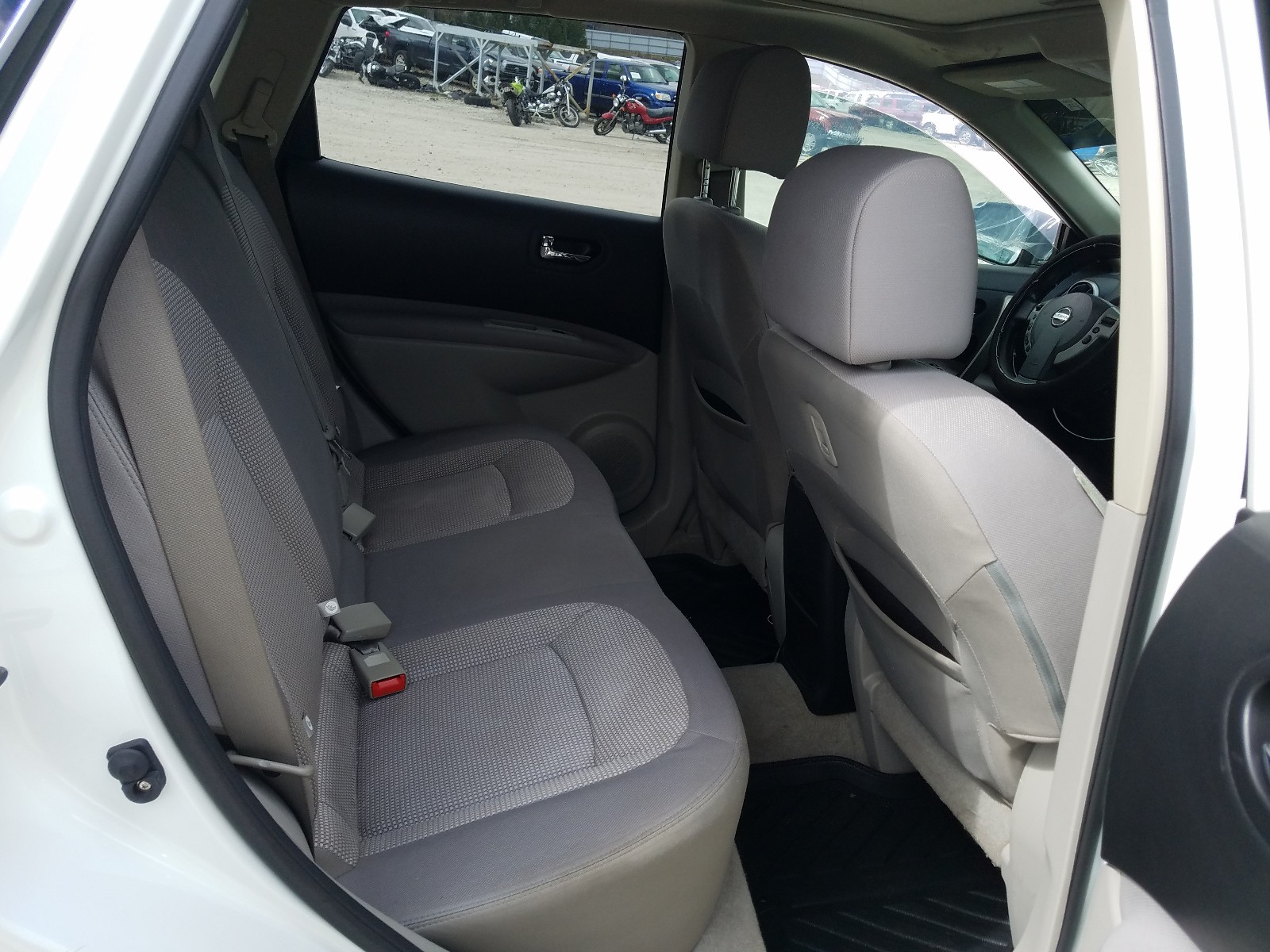 Photo 6 from auction – 2012 NISSAN ROGUE S with VIN JN8AS5MV3CW402814