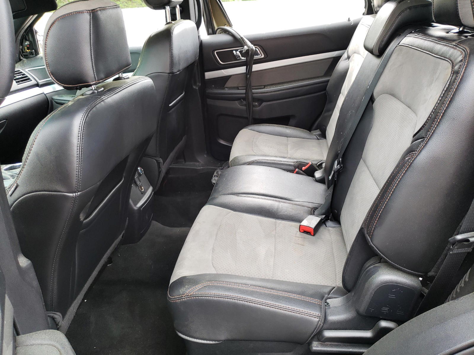 Photo 6 from auction – 2017 FORD EXPLORER X with VIN 1FM5K7D82HGA58487