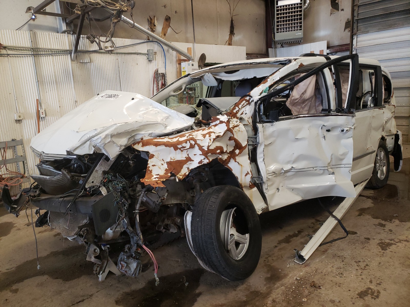 Photo 2 from auction – 2010 CHRYSLER TOWN & COU with VIN 2A4RR5D11AR278212