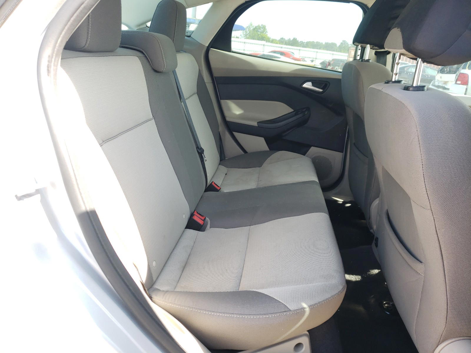 Photo 6 from auction – 2014 FORD FOCUS SE with VIN 1FADP3F22EL281415