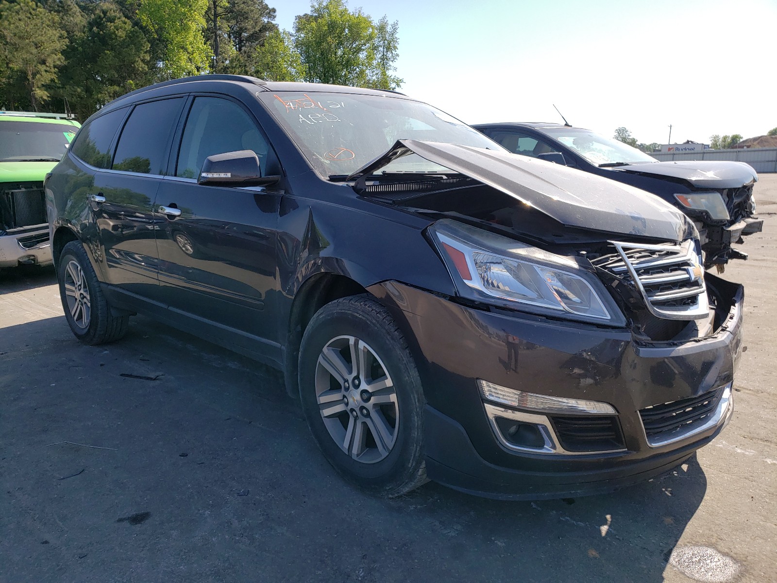 Photo 1 from auction – 2017 CHEVROLET TRAVERSE L with VIN 1GNKRGKD3HJ117687