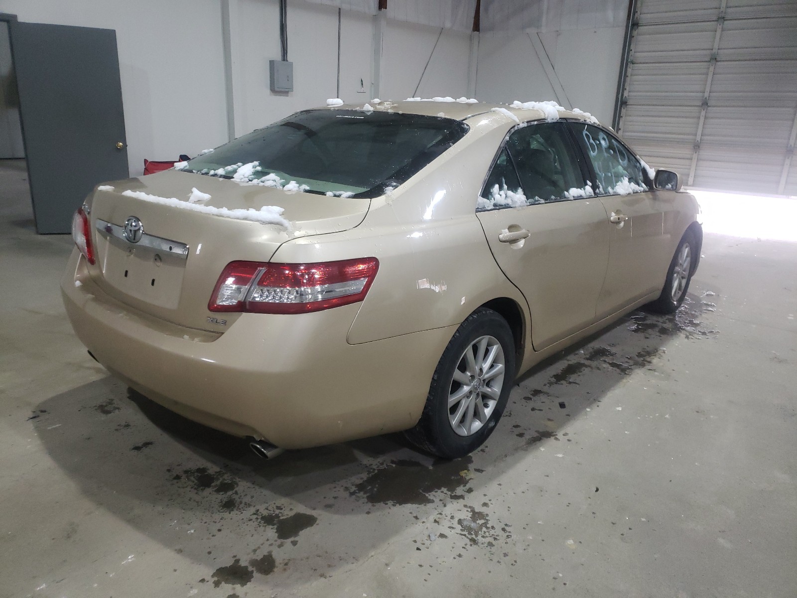 Photo 4 from auction – 2011 TOYOTA CAMRY SE with VIN 4T1BK3EK3BU120204