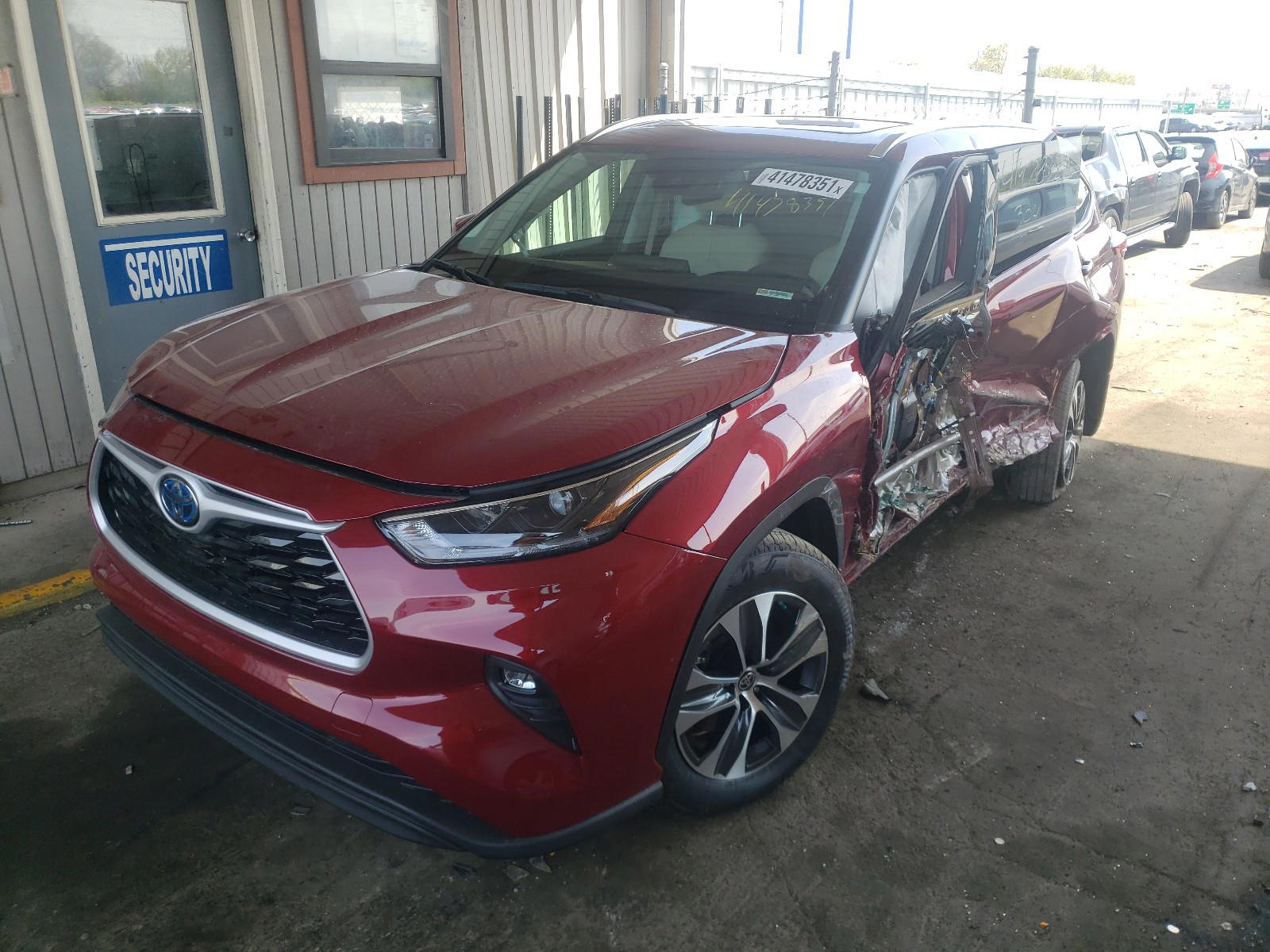 Photo 2 from auction – 2021 TOYOTA HIGHLANDER with VIN 5TDHBRCH8MS514832
