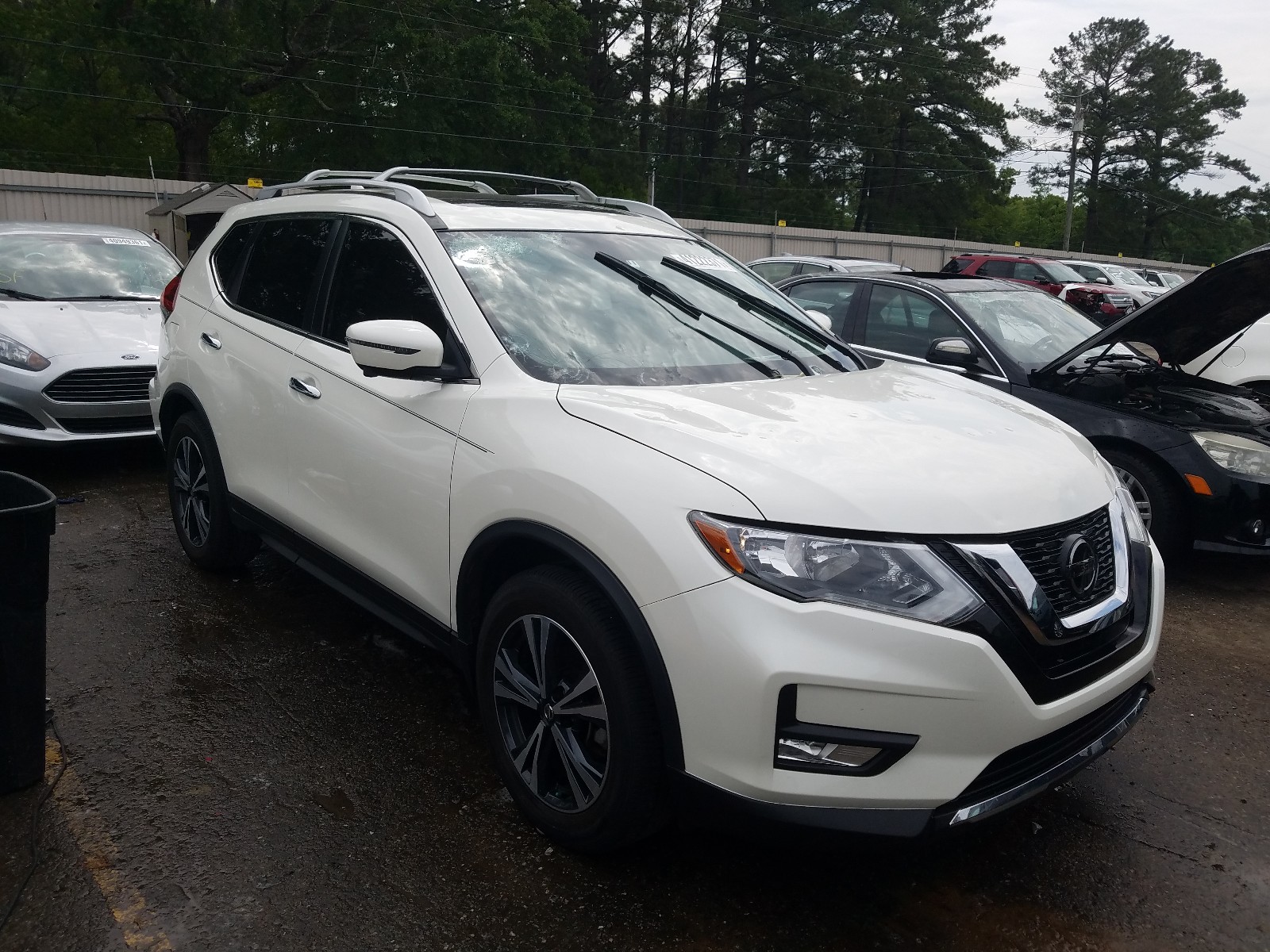 NISSAN ROGUE S 2019 with VIN JN8AT2MT3KW505093 - Photo from auction