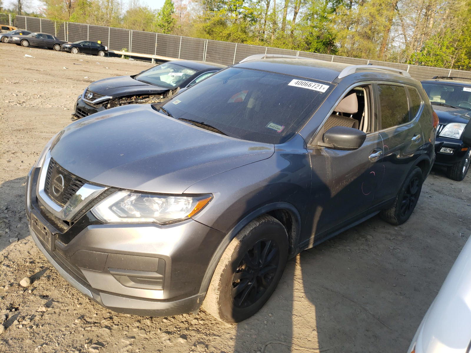 Photo 2 from auction – 2017 NISSAN ROGUE S with VIN KNMAT2MT9HP590049