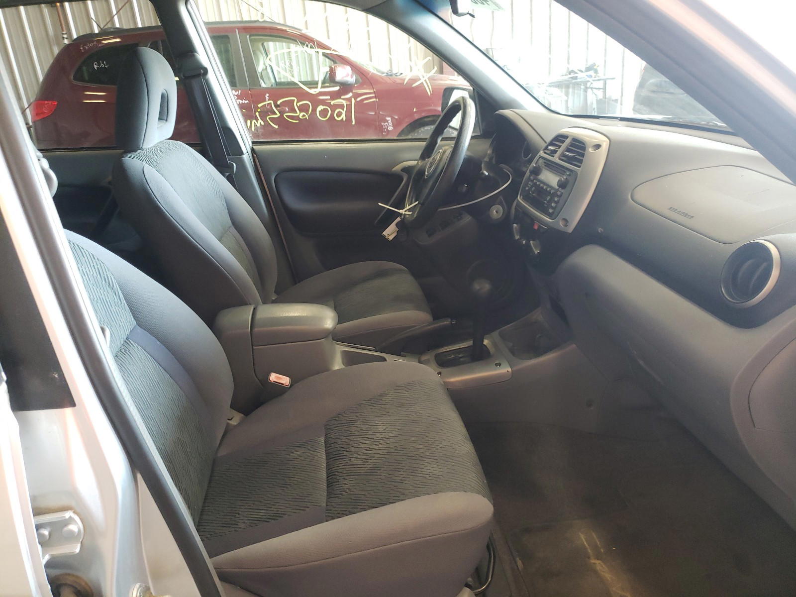 Photo 5 from auction – 2001 TOYOTA RAV4 with VIN JTEHH20V216008730