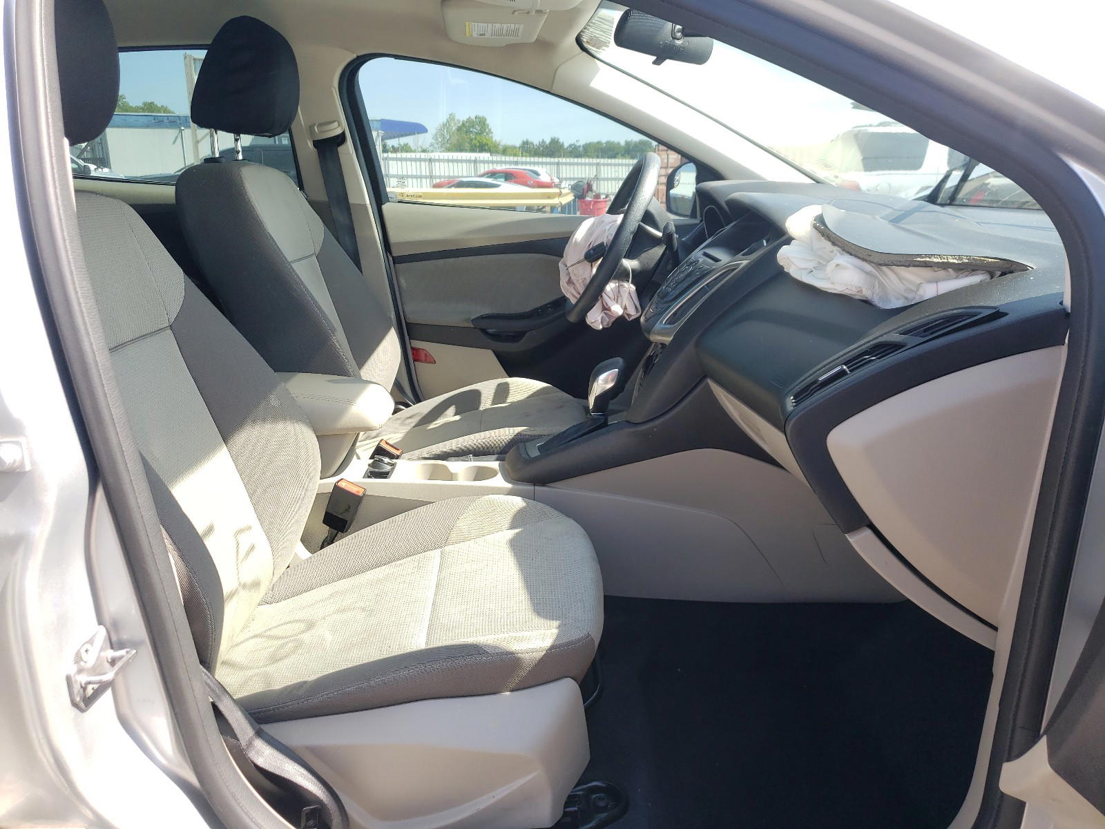 Photo 5 from auction – 2014 FORD FOCUS SE with VIN 1FADP3F22EL281415
