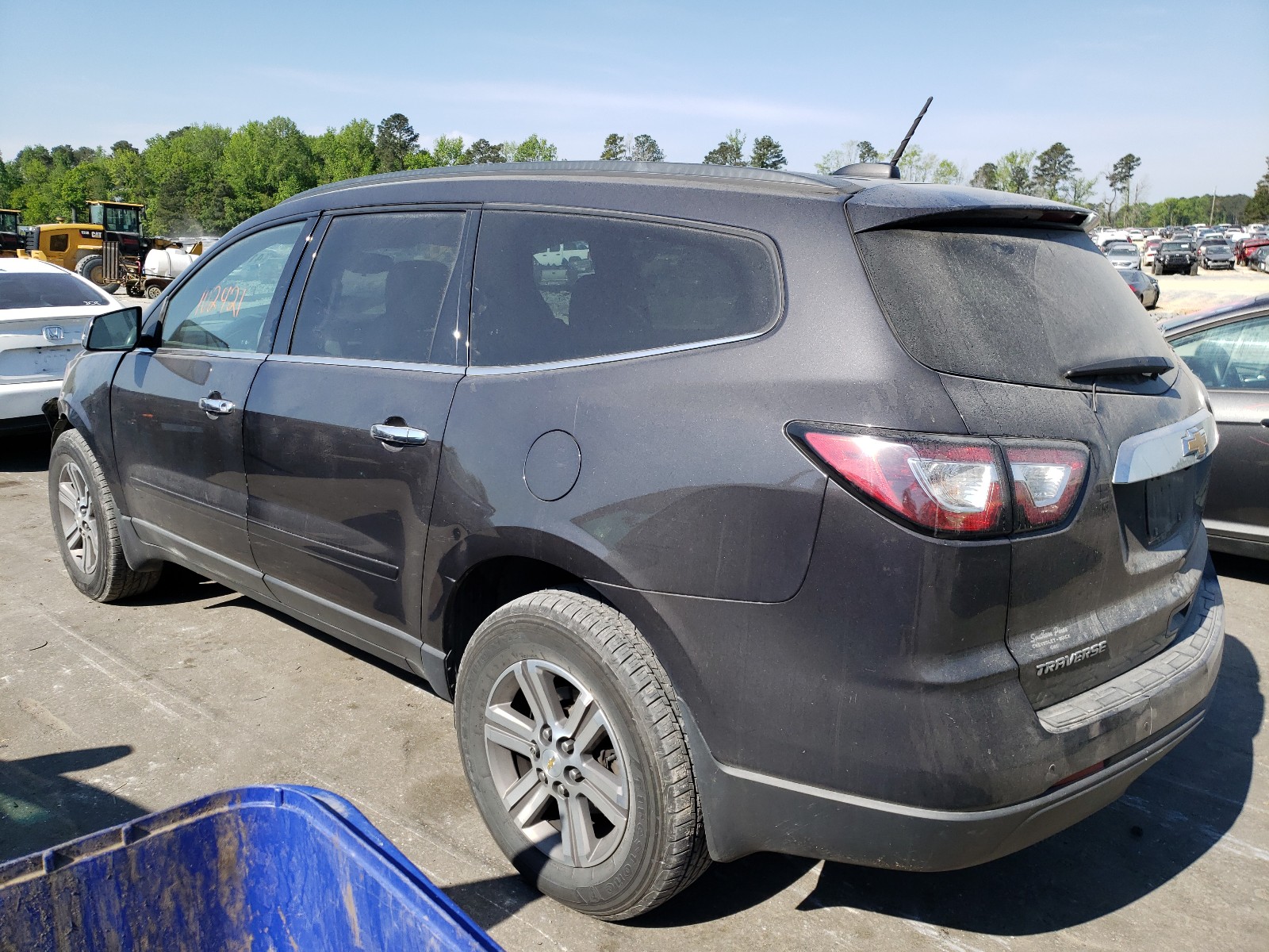Photo 3 from auction – 2017 CHEVROLET TRAVERSE L with VIN 1GNKRGKD3HJ117687