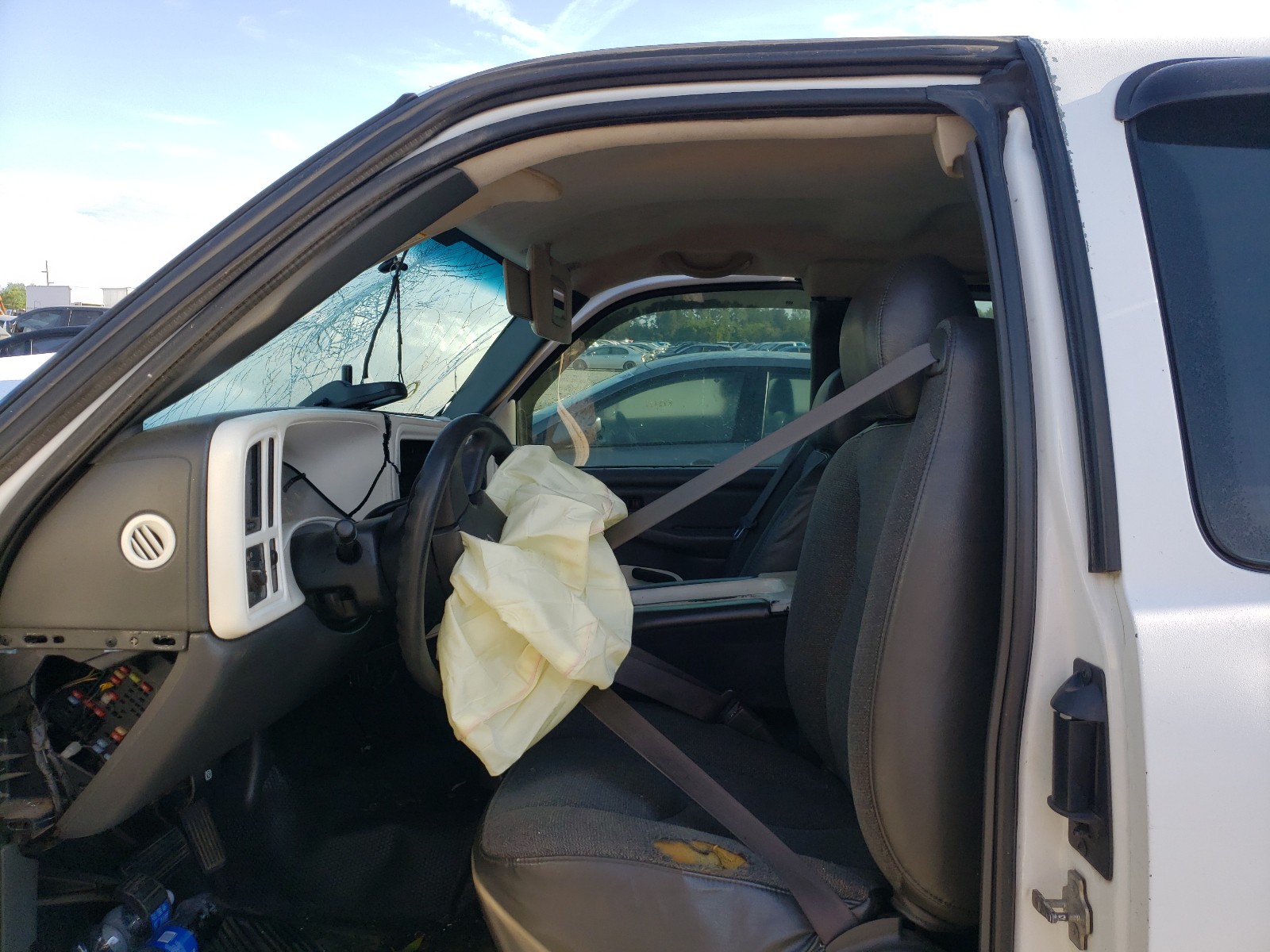 Photo 5 from auction – 2005 GMC NEW SIERRA with VIN 1GTEC19T65Z247347