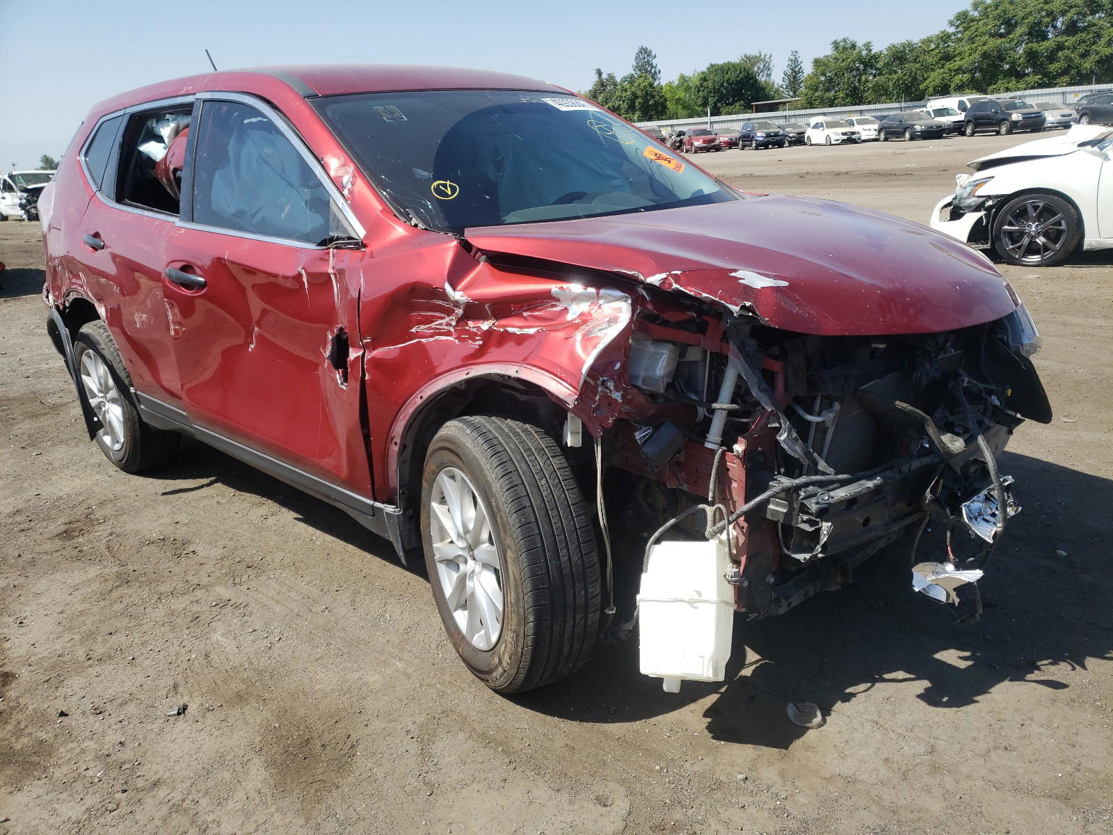 NISSAN ROGUE S 2016 with VIN KNMAT2MT7GP605663 - Photo from auction