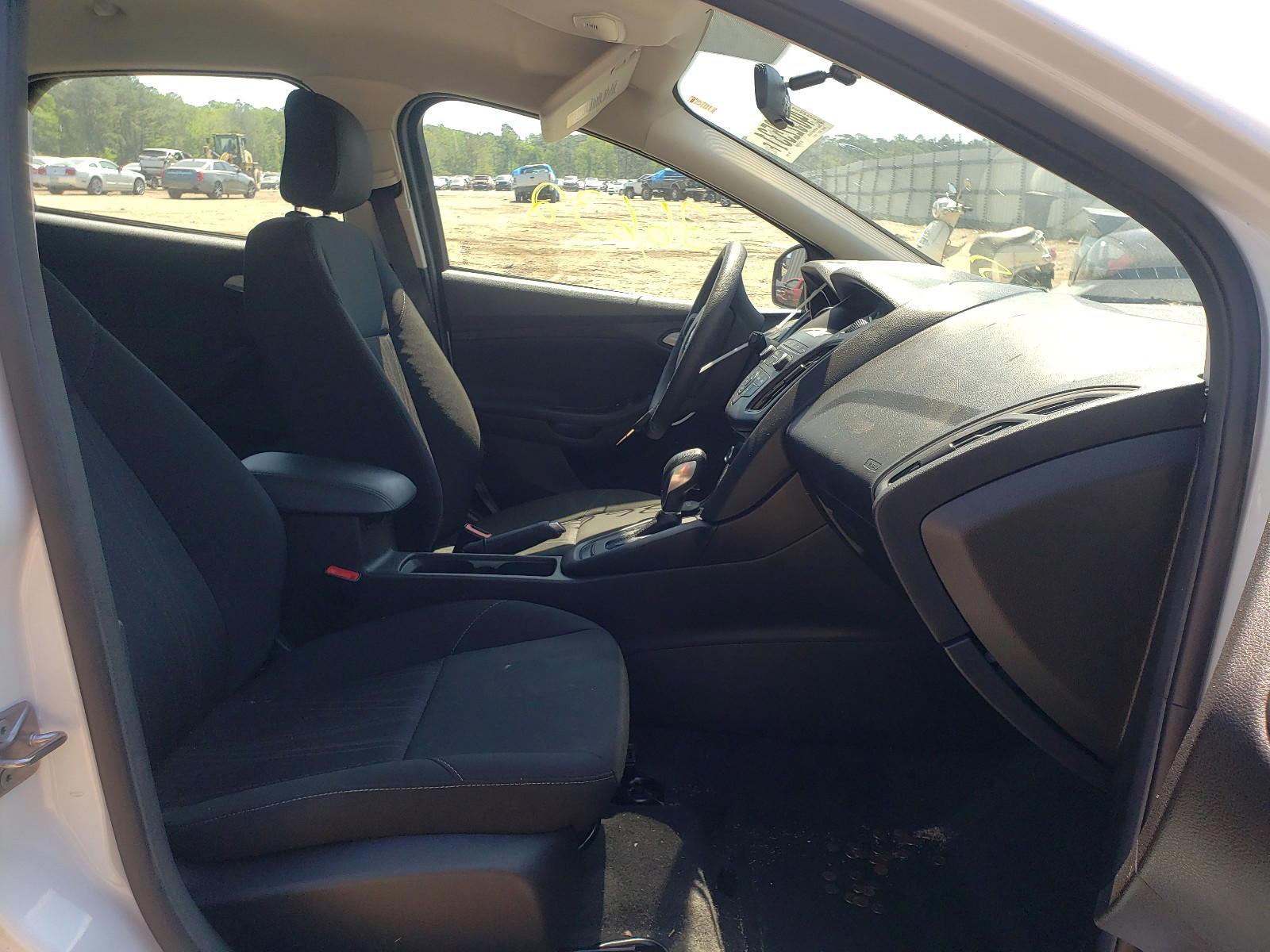 Photo 5 from auction – 2018 FORD FOCUS SE with VIN 1FADP3K24JL209552