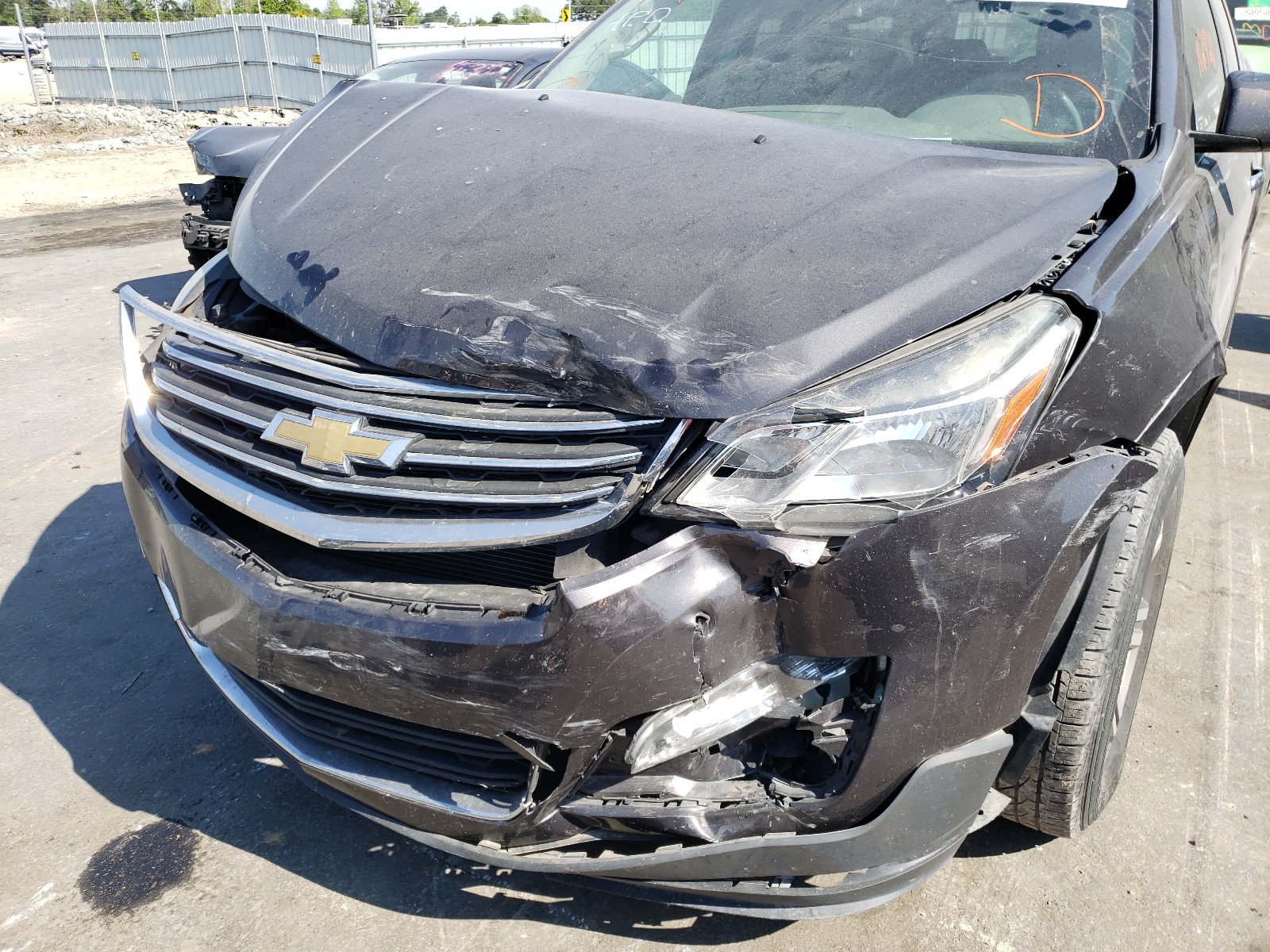 Photo 9 from auction – 2017 CHEVROLET TRAVERSE L with VIN 1GNKRGKD3HJ117687