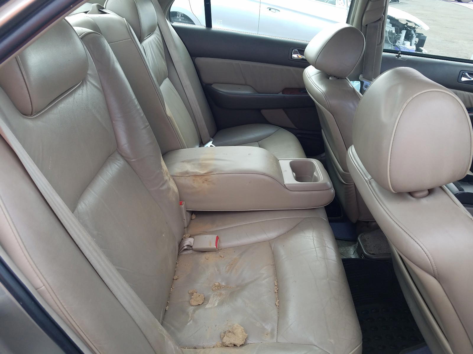 Photo 16 from auction – 2002 ACURA 3.5RL with VIN JH4KA96592C009566