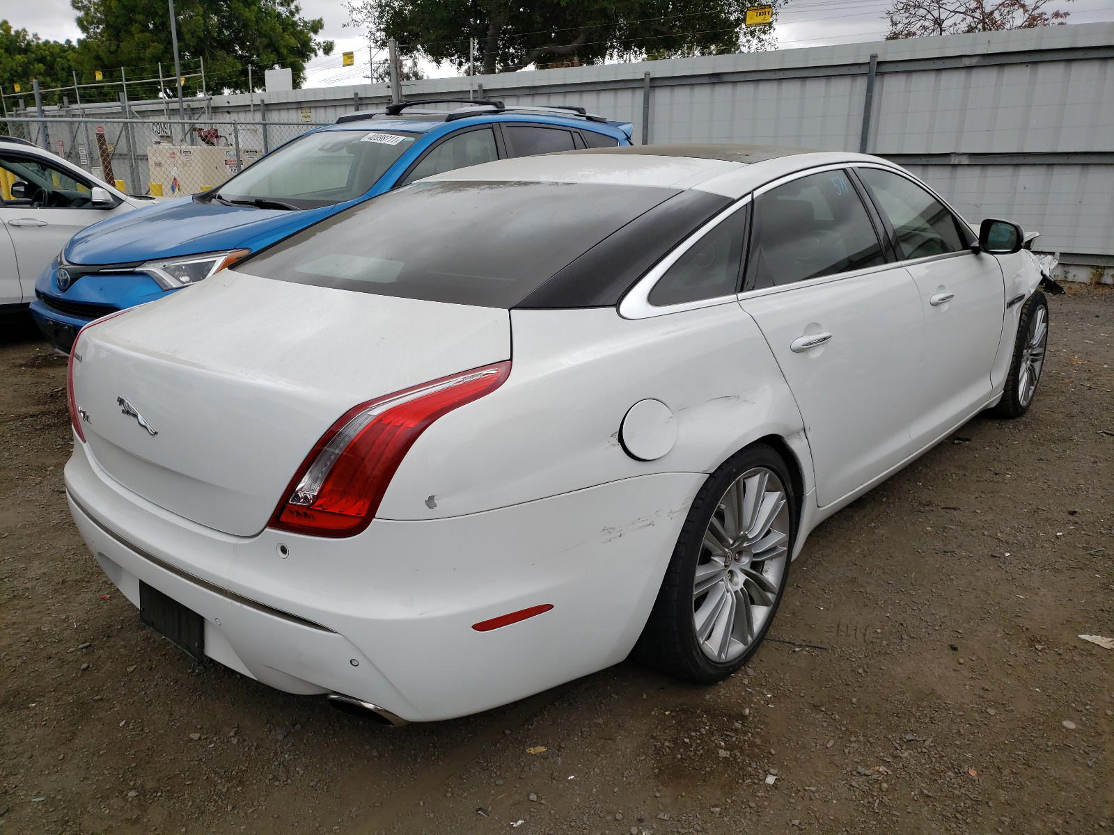 Photo 14 from auction – 2011 JAGUAR XJL SUPERC with VIN SAJXA2GE3BMV03785