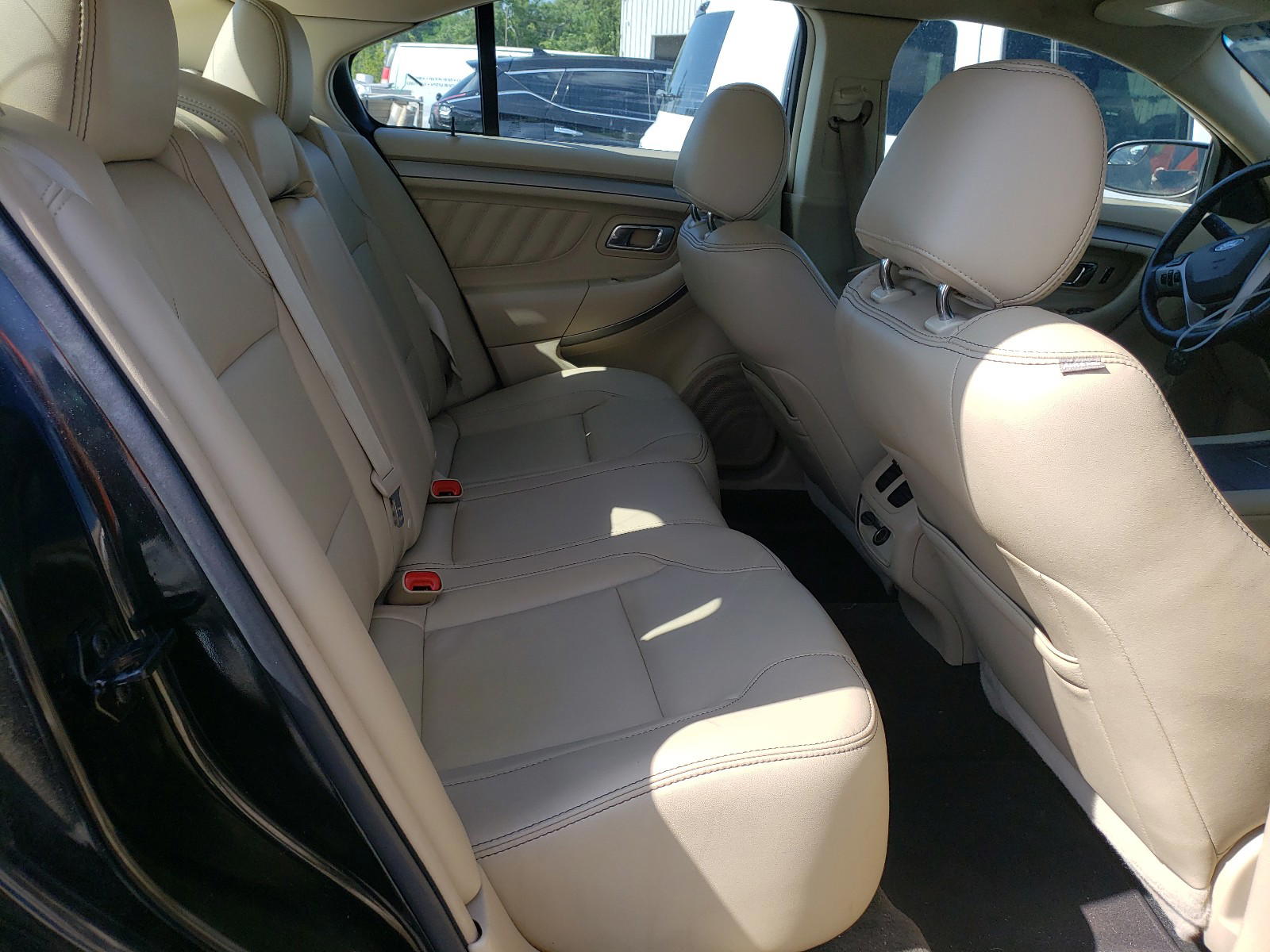 Photo 6 from auction – 2013 FORD TAURUS SEL with VIN 1FAHP2E82DG234894