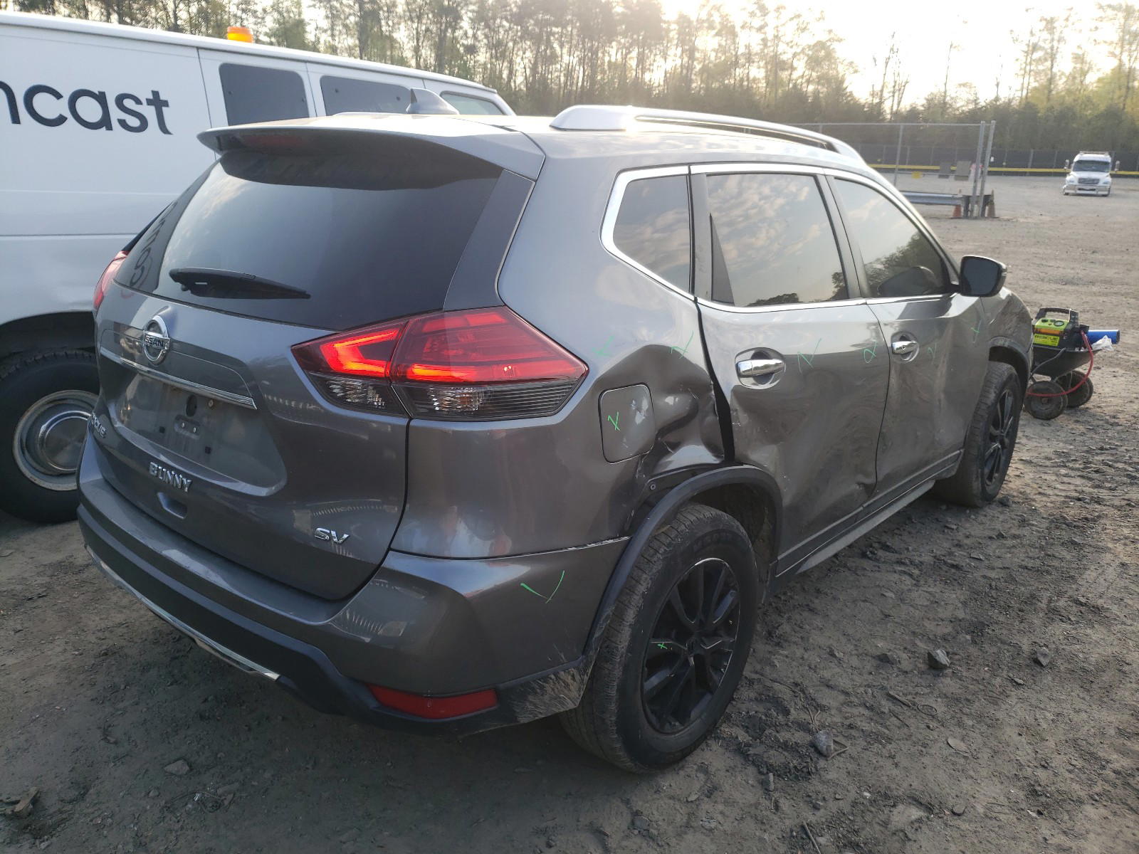 Photo 4 from auction – 2017 NISSAN ROGUE S with VIN KNMAT2MT9HP590049