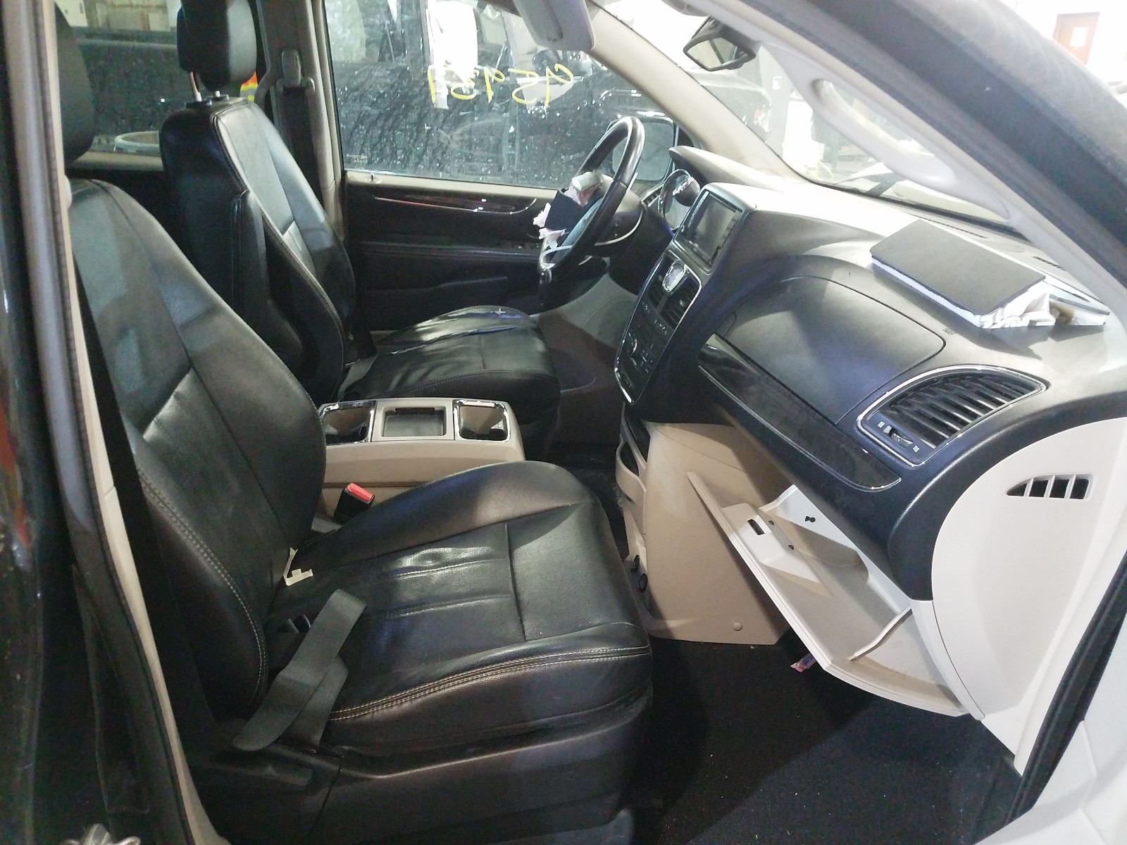 Photo 5 from auction – 2012 CHRYSLER TOWN & COU with VIN 2C4RC1BG3CR282238