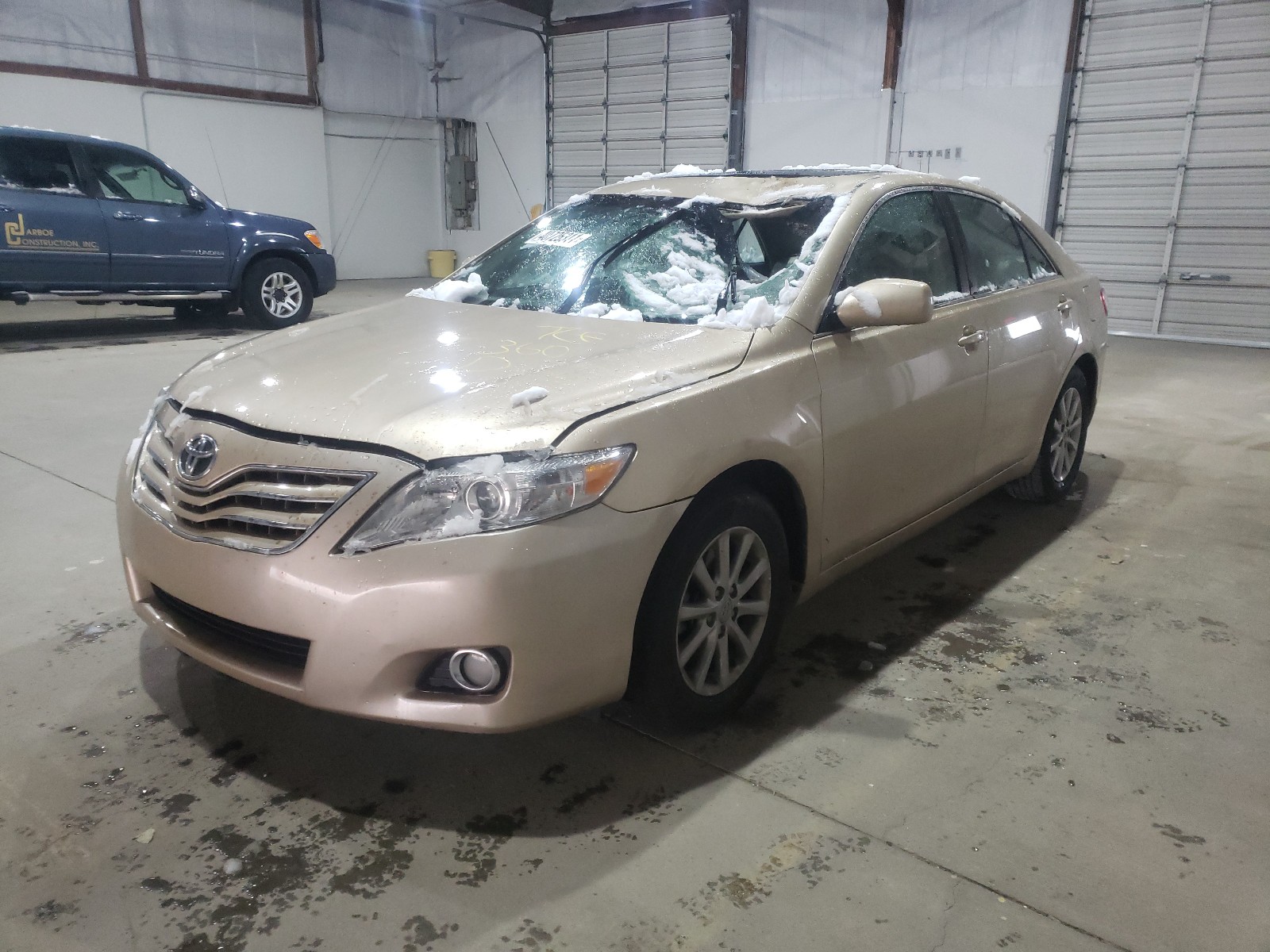 Photo 2 from auction – 2011 TOYOTA CAMRY SE with VIN 4T1BK3EK3BU120204