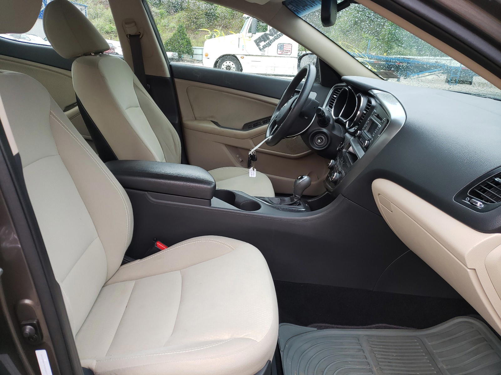 Photo 5 from auction – 2012 KIA OPTIMA with VIN 5XXGM4A76CG065475