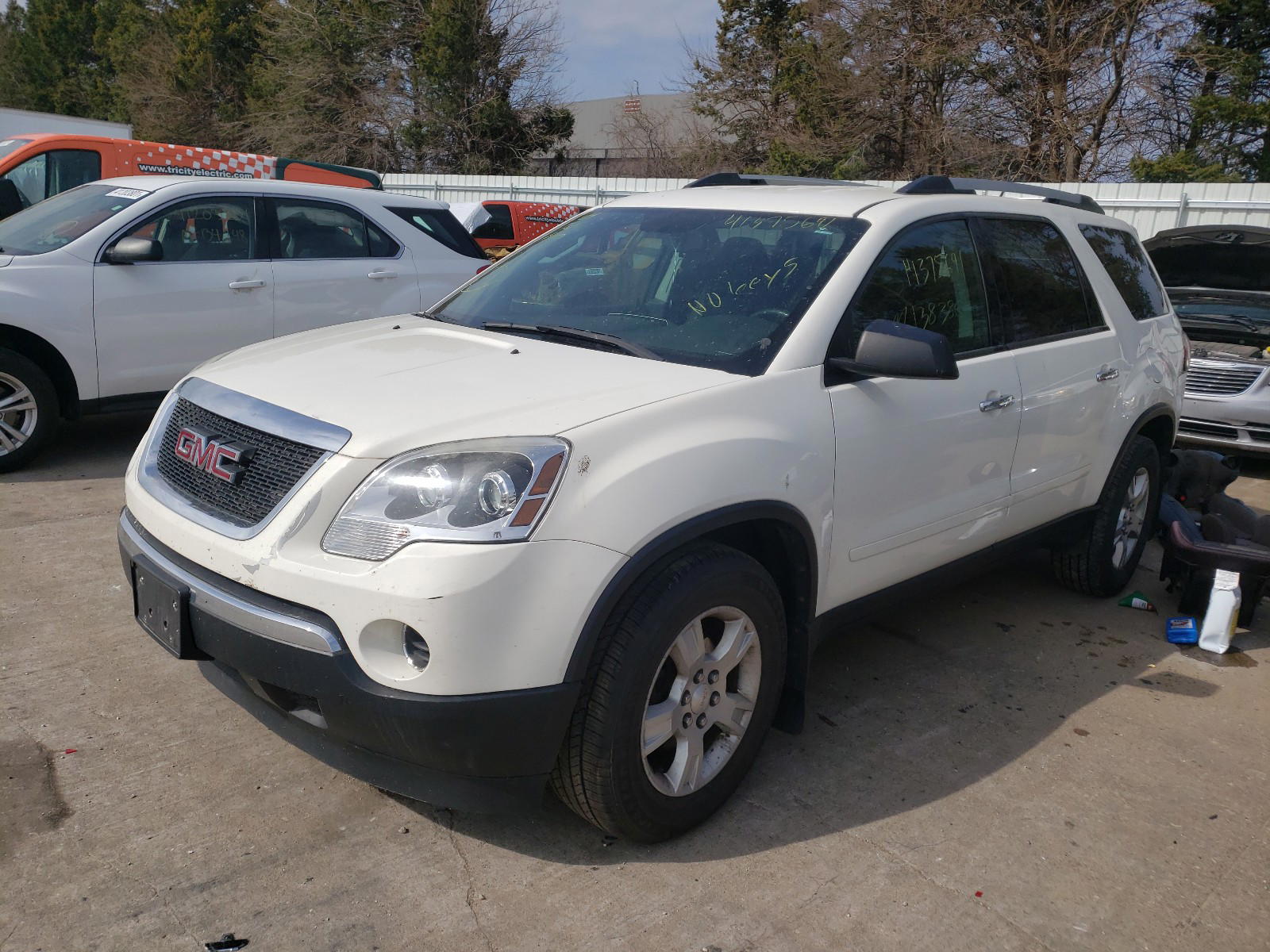 Photo 2 from auction – 2011 GMC ACADIA SLE with VIN 1GKKRNED5BJ399982