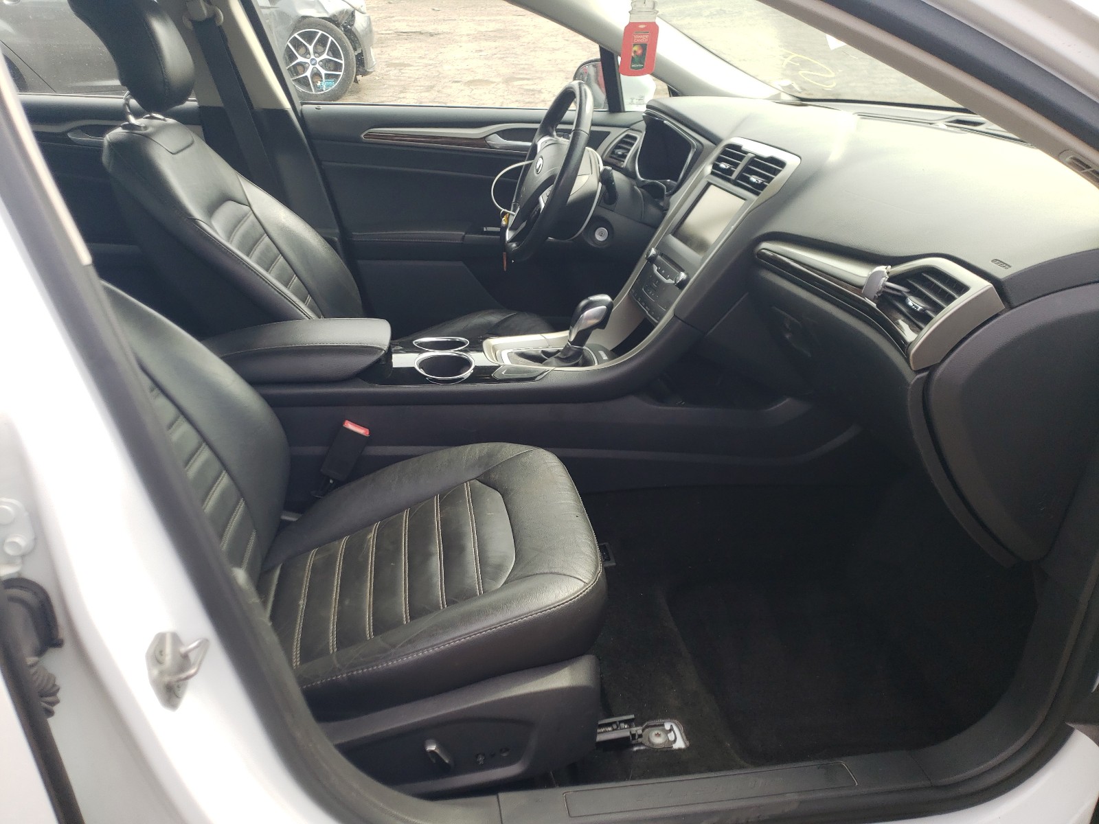Photo 5 from auction – 2014 FORD FUSION SE with VIN 1FA6P0HD1E5360956