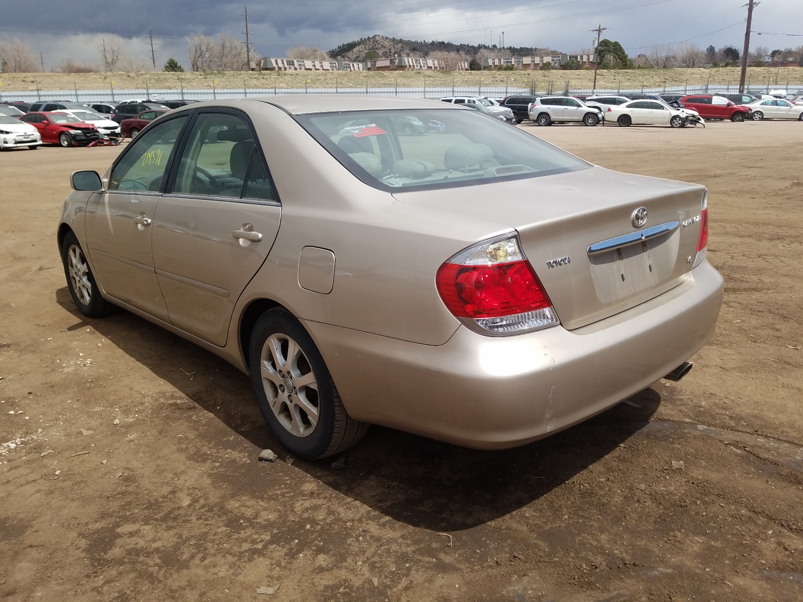 Photo 3 from auction – 2005 TOYOTA CAMRY LE with VIN 4T1BF30K75U591112