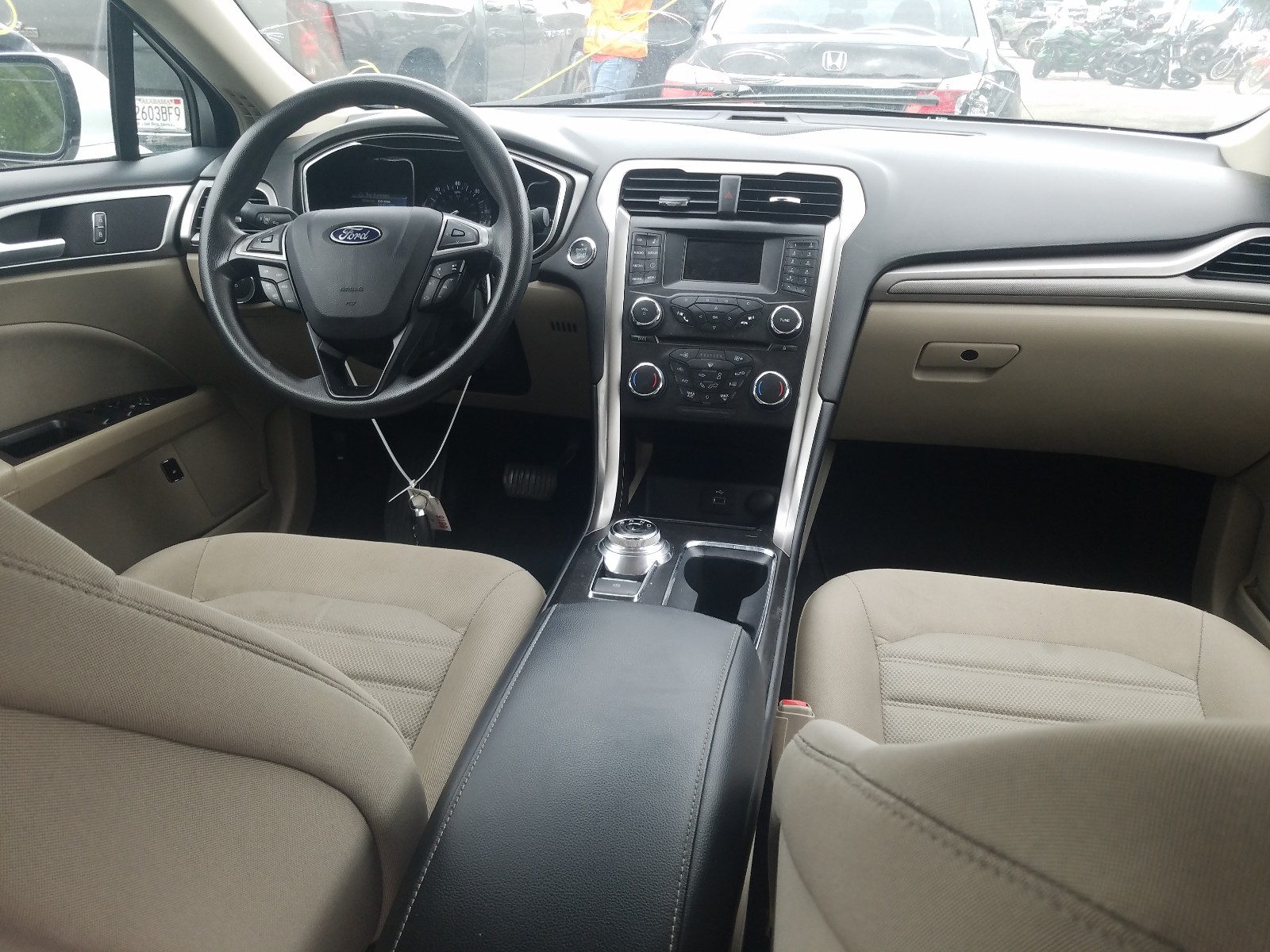 Photo 9 from auction – 2017 FORD FUSION SE with VIN 3FA6P0LU7HR400143