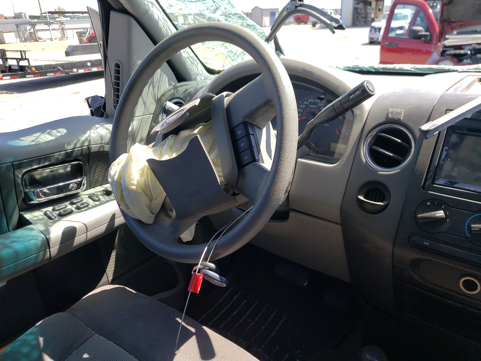 Photo 9 from auction – 2006 FORD F150 with VIN 1FTRX14W36KD20952