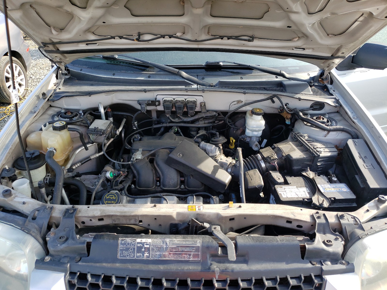 Photo 7 from auction – 2005 FORD ESCAPE with VIN 1FMYU94165KB51253